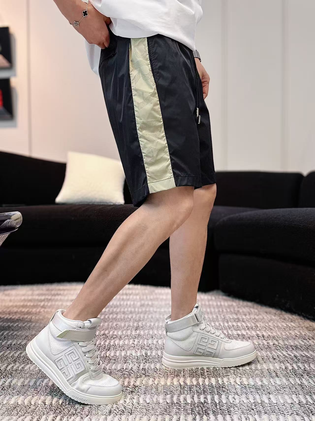 普拉达* 𝟐6𝐬s 春夏休闲速干短裤 定制面料 定制标 品牌经典LOGO 工艺精致 休闲百搭 【𝐒𝐢𝐳𝐞