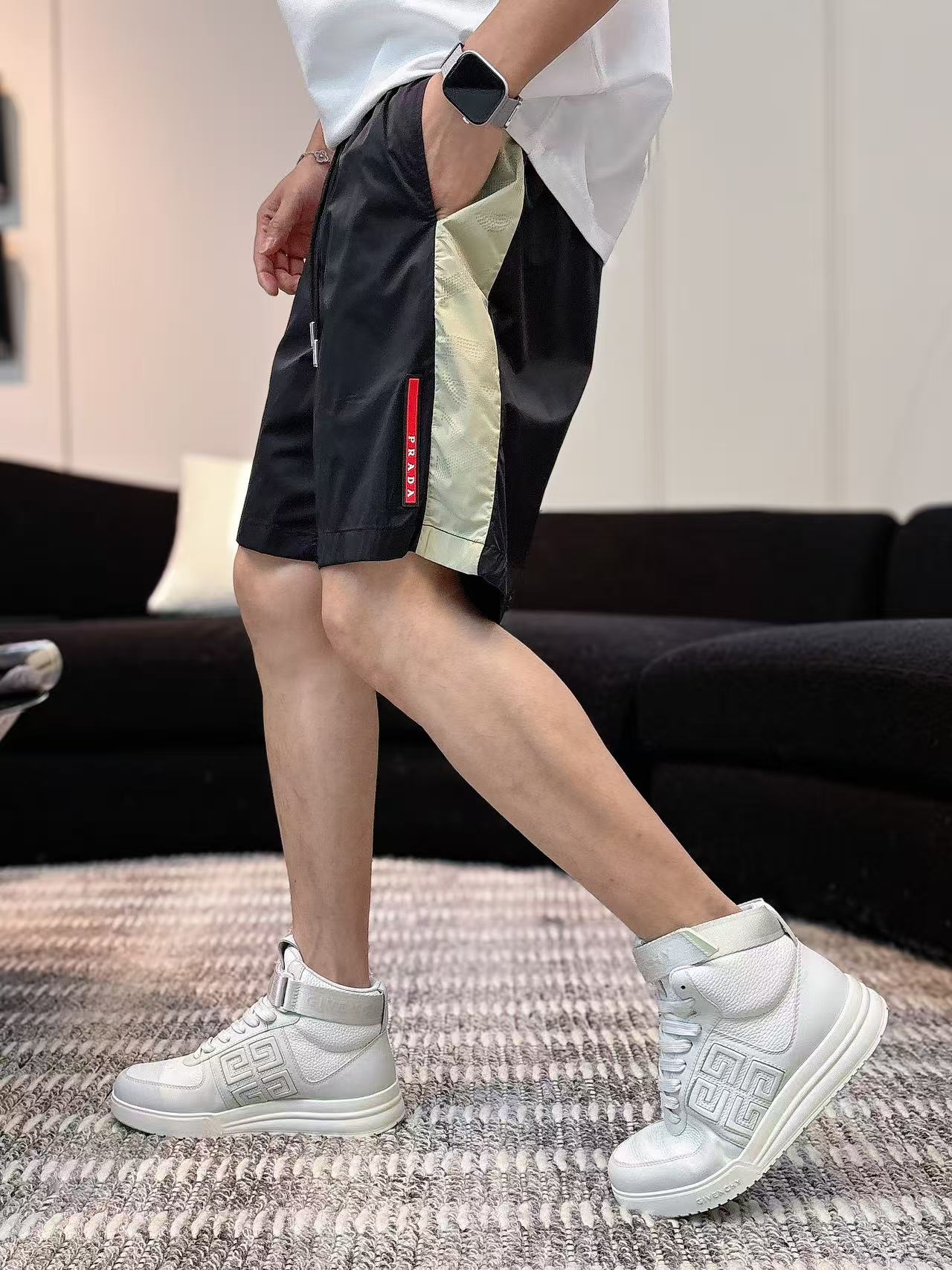 普拉达* 𝟐6𝐬s 春夏休闲速干短裤 定制面料 定制标 品牌经典LOGO 工艺精致 休闲百搭 【𝐒𝐢𝐳𝐞