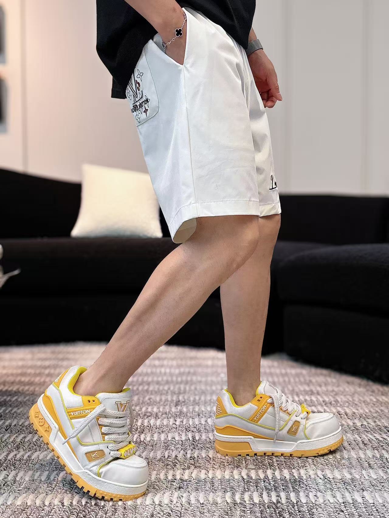 LV* 𝟐6𝐬s 春夏休闲速干短裤 定制面料 定制标 品牌经典LOGO 工艺精致 休闲百搭 【𝐒𝐢𝐳𝐞：