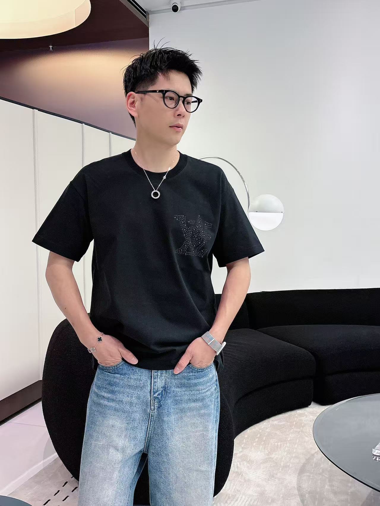 LV * 𝟐6𝐬s 春夏休闲短袖定制面料 品牌经典LOGO 工艺精致 休闲百搭 【𝐒𝐢𝐳𝐞：码数】 S-