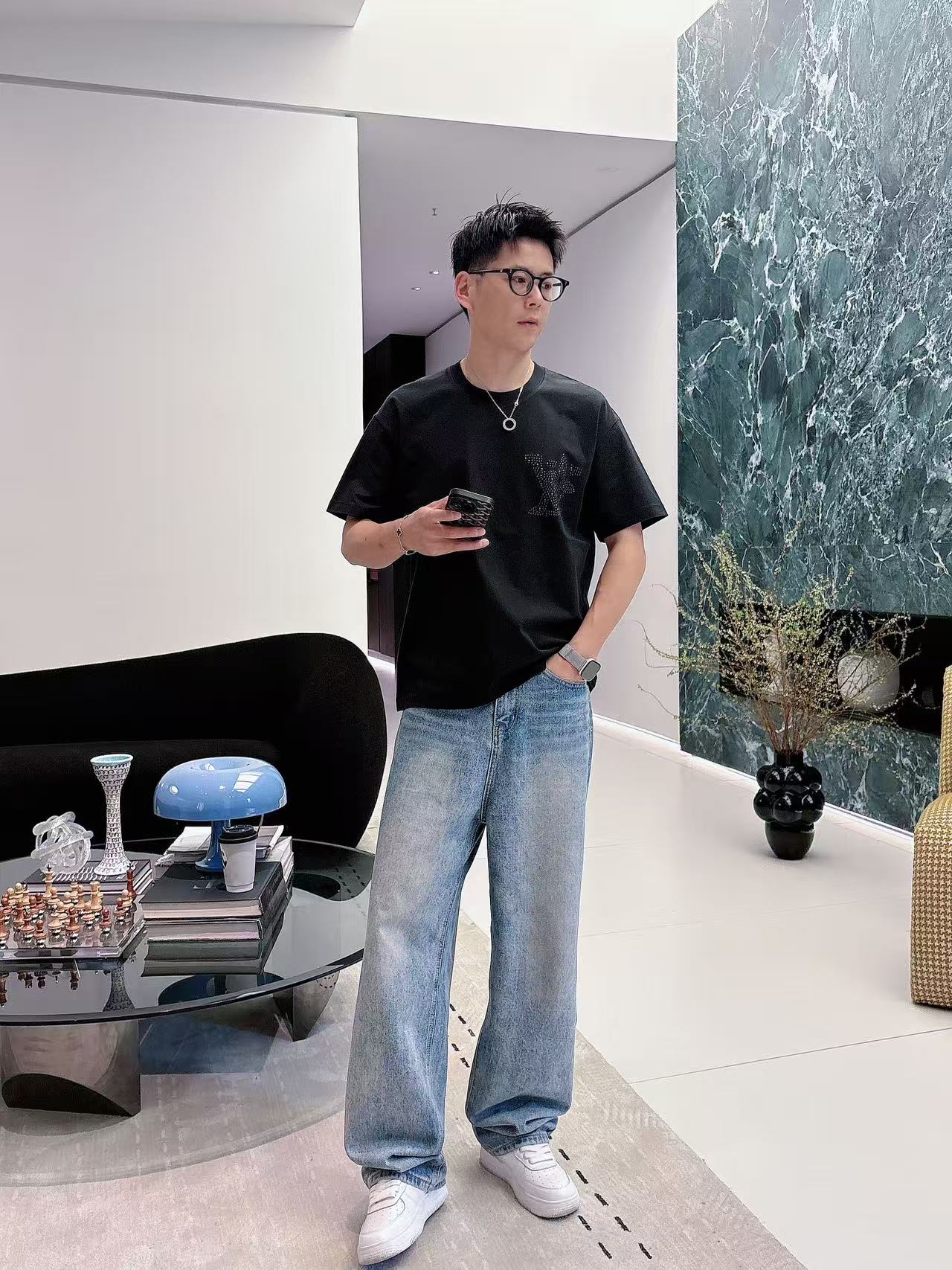 LV * 𝟐6𝐬s 春夏休闲短袖定制面料 品牌经典LOGO 工艺精致 休闲百搭 【𝐒𝐢𝐳𝐞：码数】 S-
