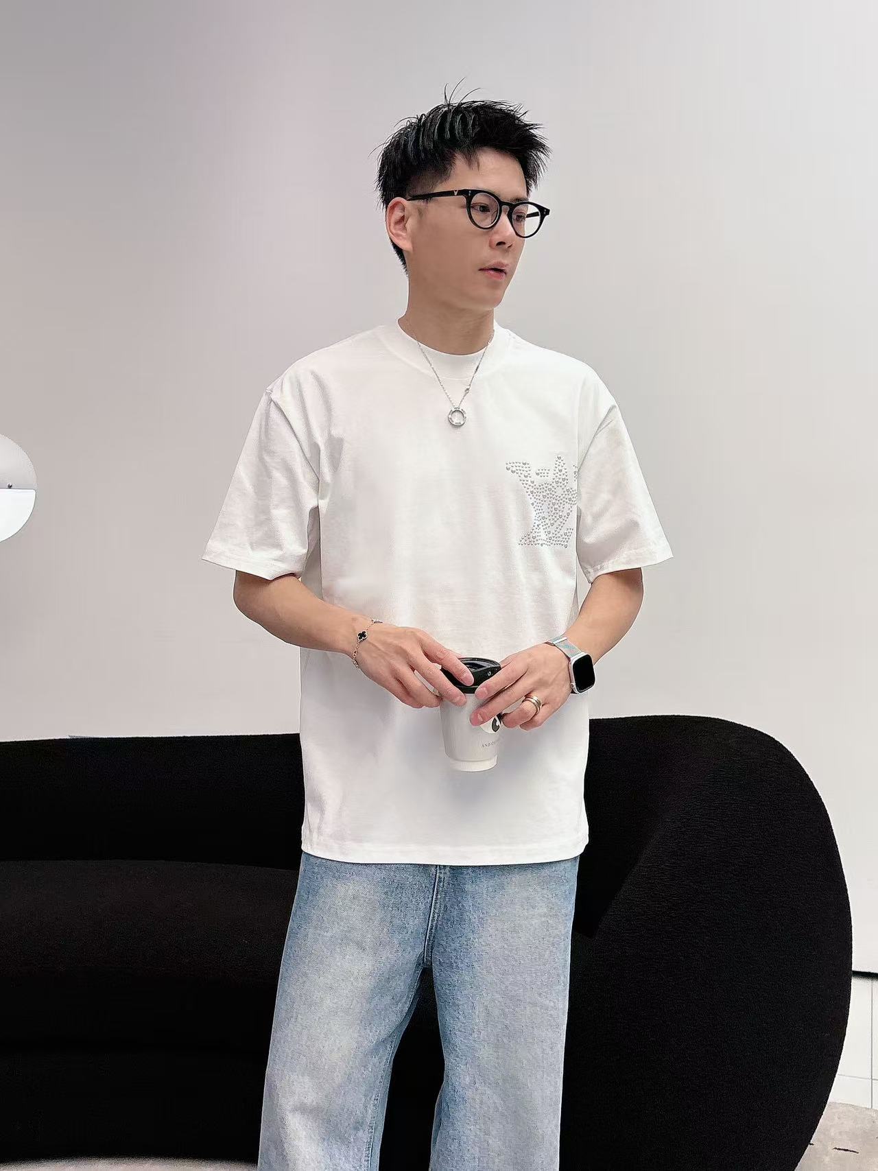 LV * 𝟐6𝐬s 春夏休闲短袖定制面料 品牌经典LOGO 工艺精致 休闲百搭 【𝐒𝐢𝐳𝐞：码数】 S-