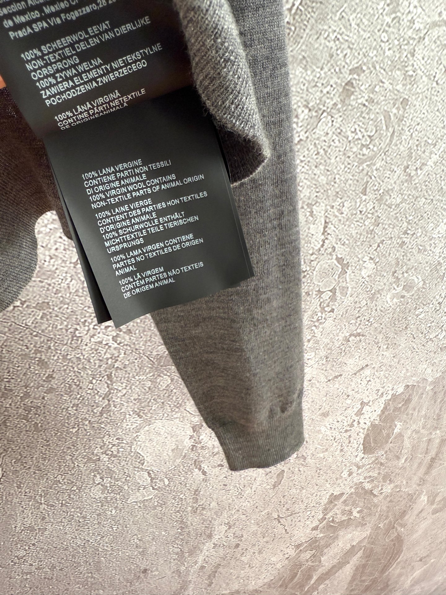 现货‼️‼️🛒款号02/精细羊毛开衫✨开春就好穿的轻薄厚度，是自在和舒适的体感，适度的宽松合身款，上身不