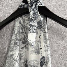 现货‼️‼️/挂脖肚兜上衣✨突显Sauvage茹伊图案,全身定位印花,像这种定位花型没有工厂原因做,真的 现货‼️‼️/挂脖肚兜上衣✨突显Sauvage茹伊图案,全身定位印花,像这种定位花型没有工厂原因做,真的