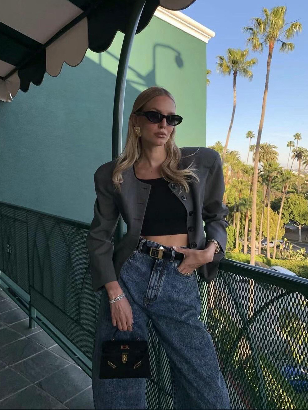 Stylish Snowflake Jeans with High Waist and Leg-Modified Arc Legs: Rare and Optimal - 图片 3