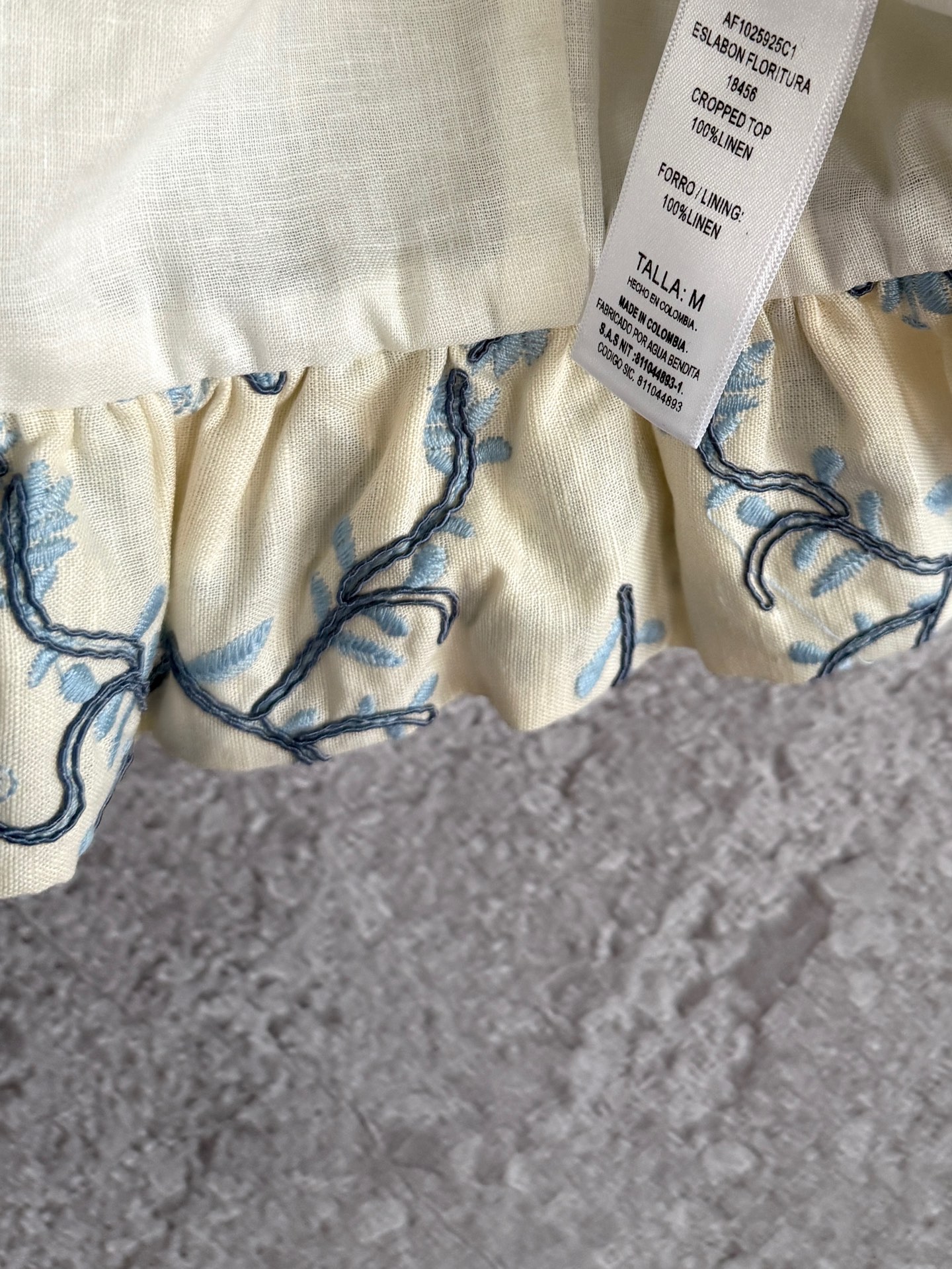 现货‼️‼️🛒款号708/重工盘绣马甲✨全身好几种刺绣叠加，图案也是错错落落，凹凸有致，就更有灵气了，对