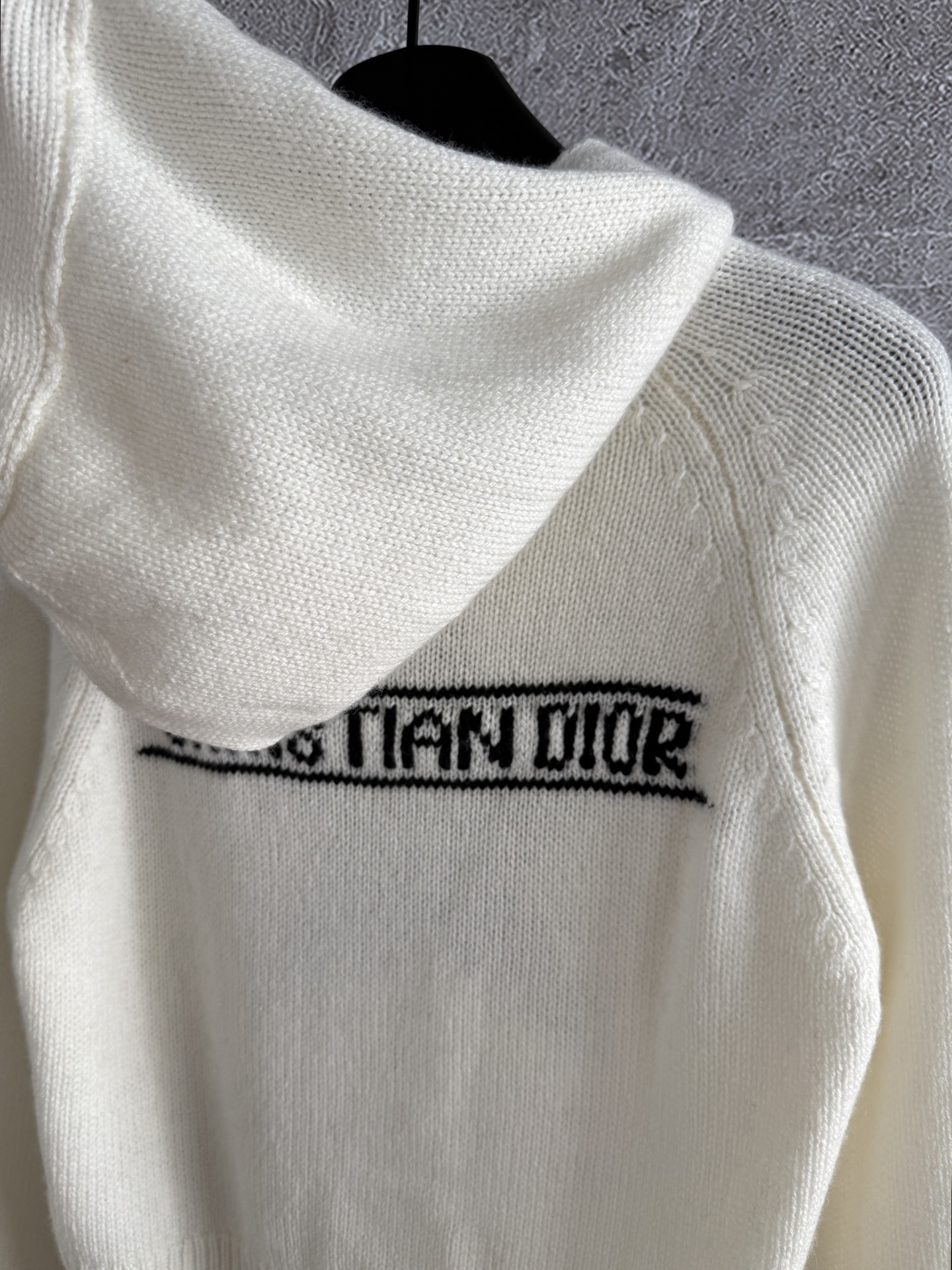 幸运星连帽针织衫✨羊绒羊毛混纺纱线，贴身穿对于大多数人都没问题不会觉得扎，软fufu的体感太舒服啦～所以