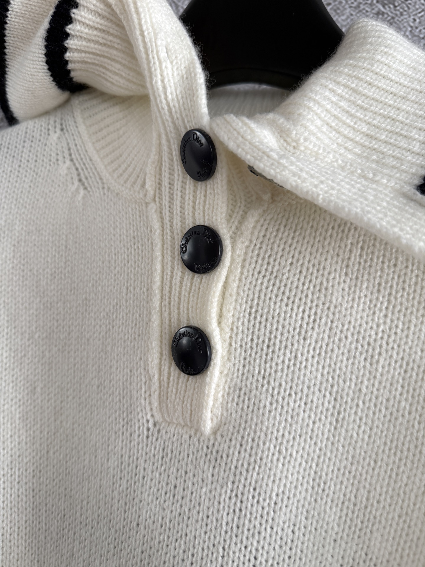 幸运星翻领毛衣✨羊绒羊毛混纺纱线，贴身穿对于大多数人都没问题不会觉得扎，软fufu的体感太舒服啦～所以推