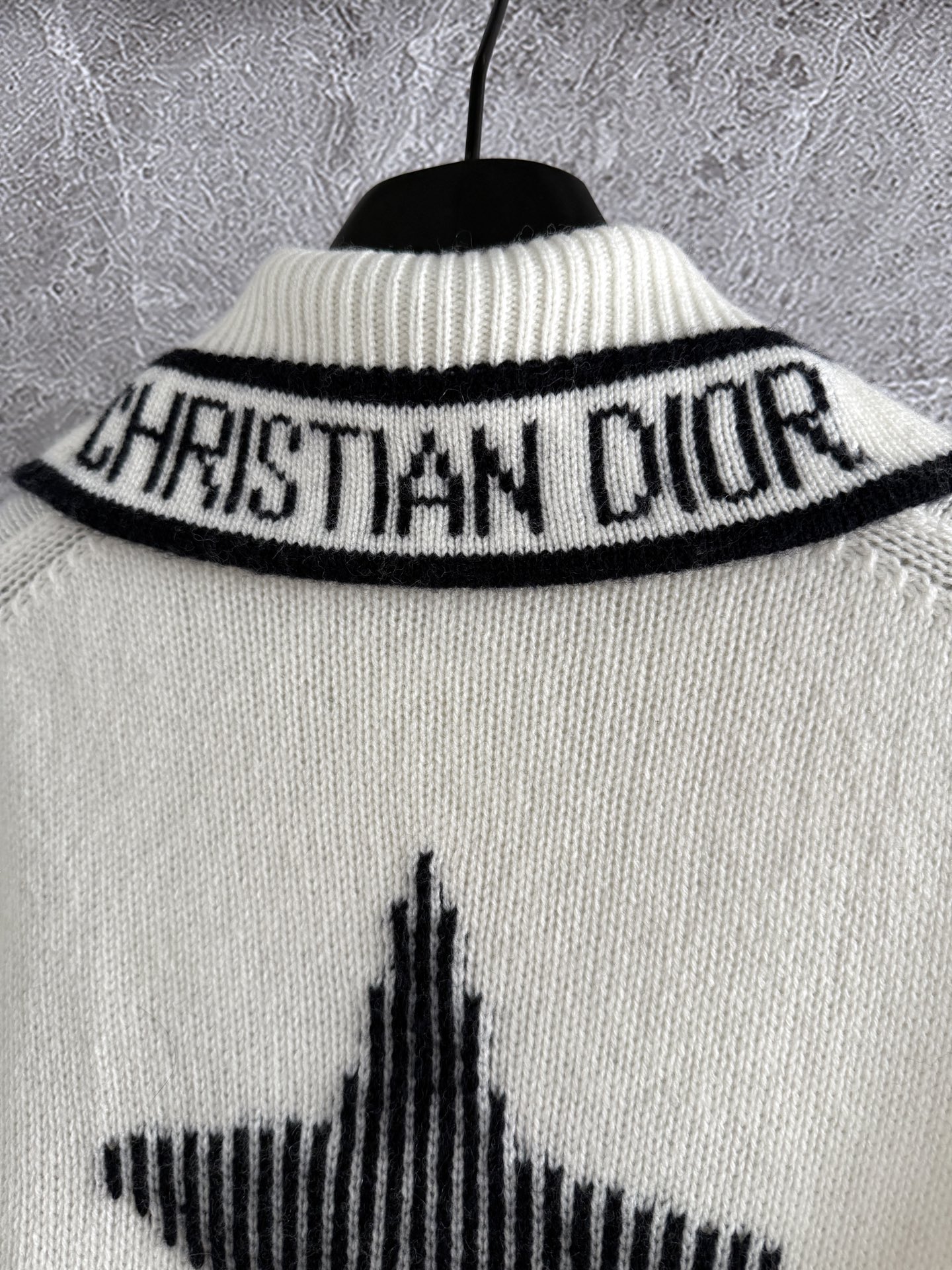 幸运星翻领毛衣✨羊绒羊毛混纺纱线，贴身穿对于大多数人都没问题不会觉得扎，软fufu的体感太舒服啦～所以推