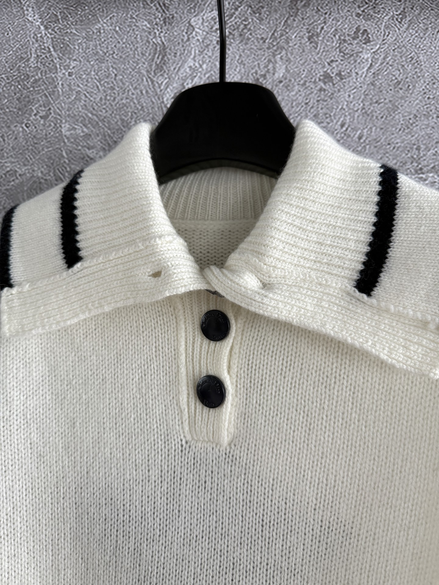 幸运星翻领毛衣✨羊绒羊毛混纺纱线，贴身穿对于大多数人都没问题不会觉得扎，软fufu的体感太舒服啦～所以推