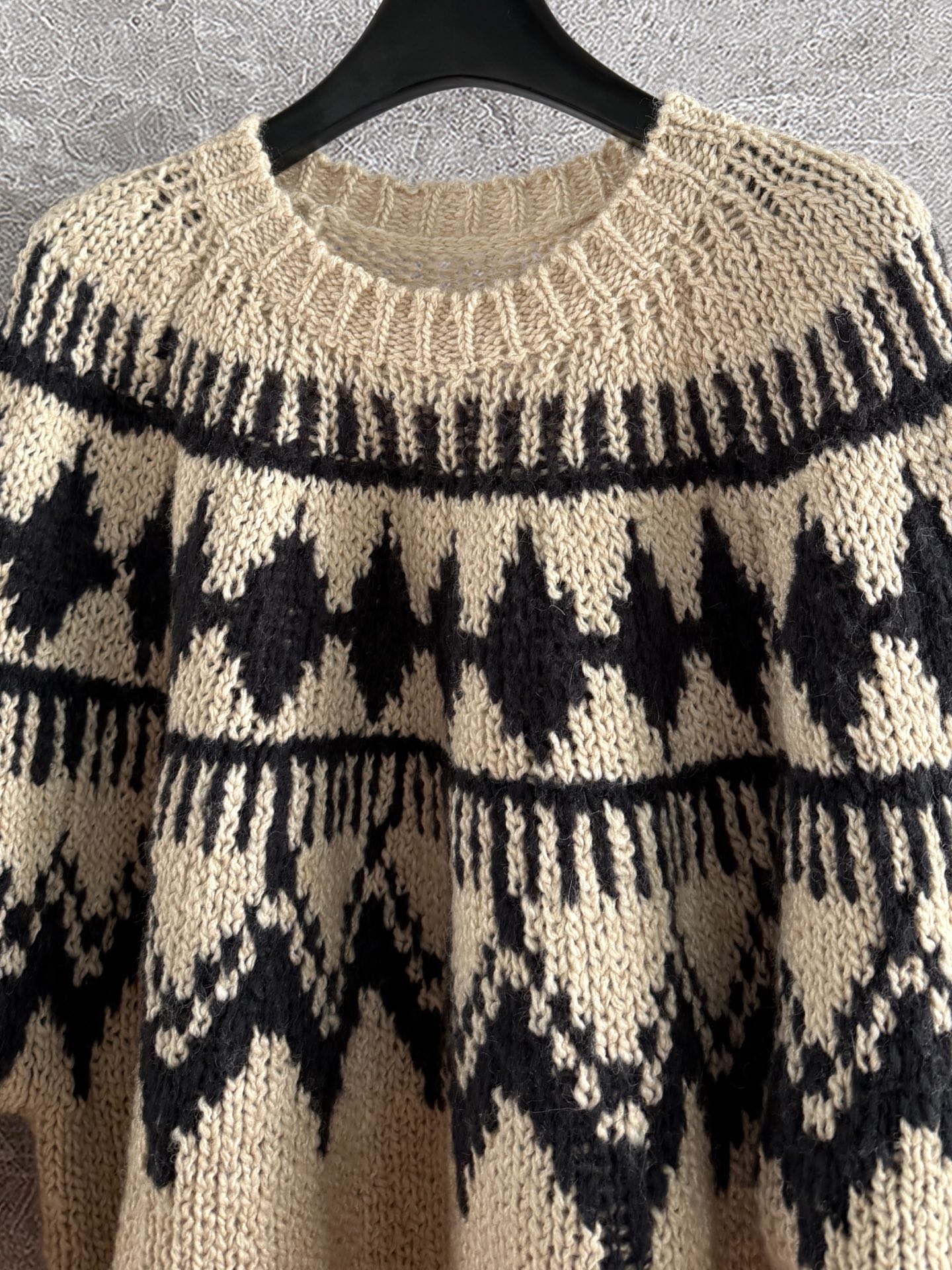 现货‼️‼️/费尔岛提花毛衣✨既契合了圣诞节🎄温暖又富有氛围的节日气息，在配色上也考虑了冬季感和日常实穿