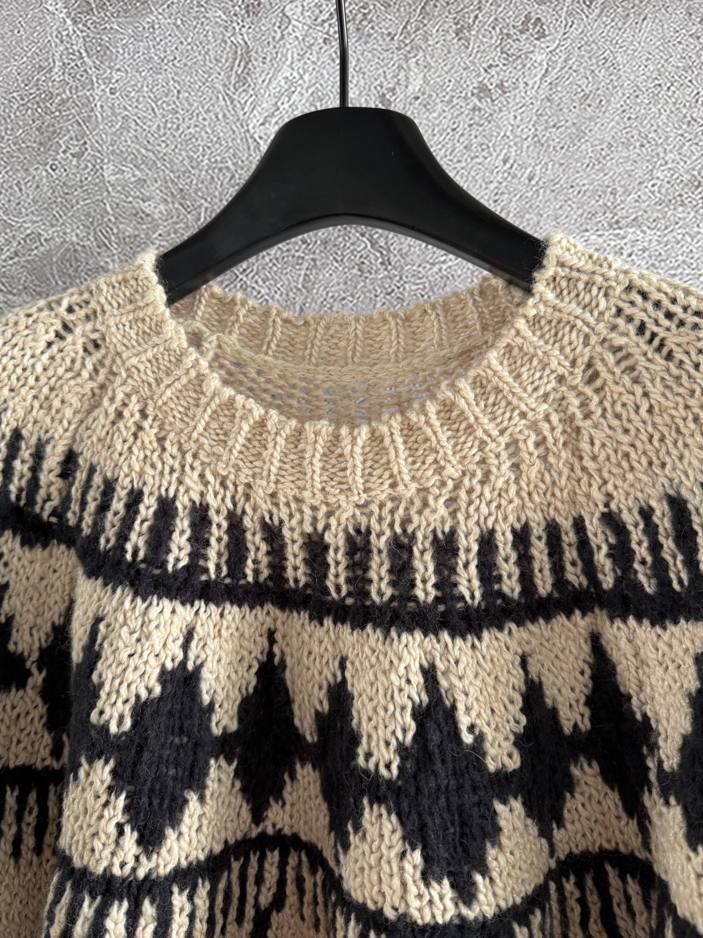 现货‼️‼️/费尔岛提花毛衣✨既契合了圣诞节🎄温暖又富有氛围的节日气息，在配色上也考虑了冬季感和日常实穿