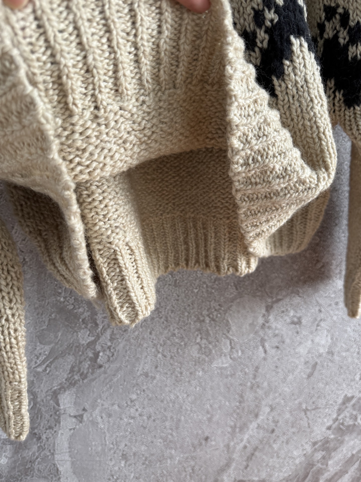 现货‼️‼️/费尔岛提花毛衣✨既契合了圣诞节🎄温暖又富有氛围的节日气息，在配色上也考虑了冬季感和日常实穿