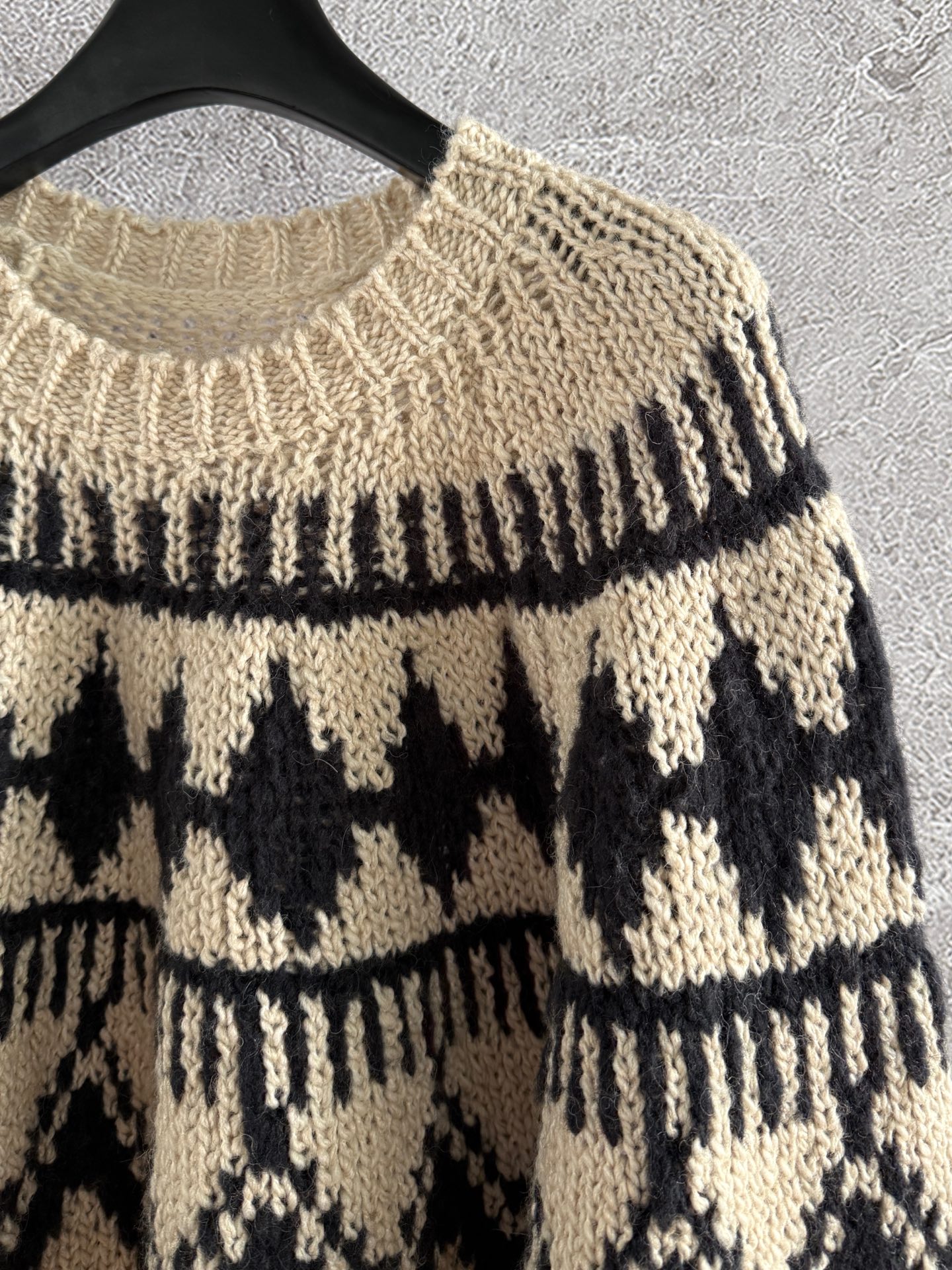 现货‼️‼️/费尔岛提花毛衣✨既契合了圣诞节🎄温暖又富有氛围的节日气息，在配色上也考虑了冬季感和日常实穿