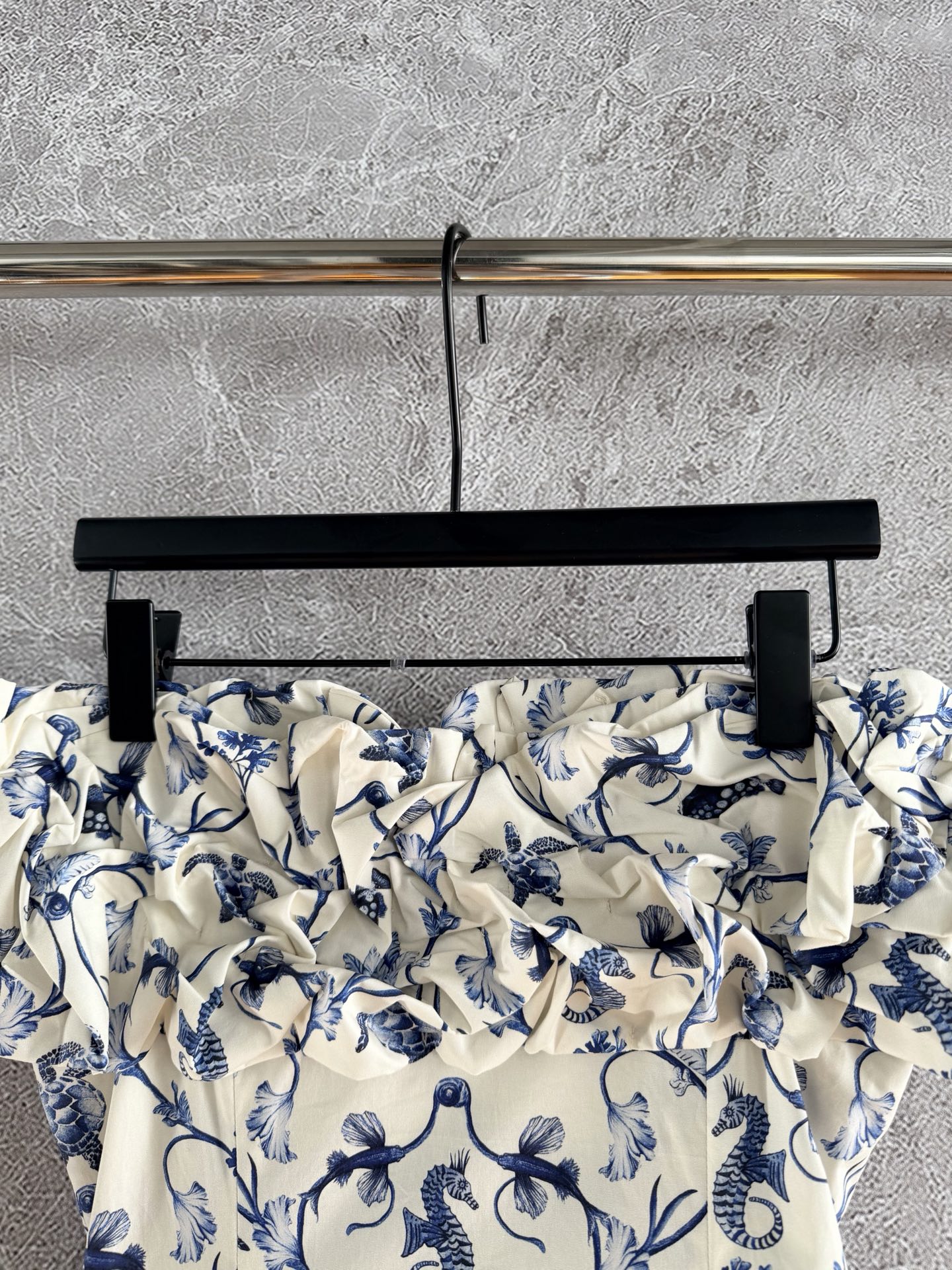 现货‼️‼️🛒款号2W2/Jardin露肩连衣裙✨Agua ✘ 2026💐手工捏褶荷叶边层次叠加，清新海