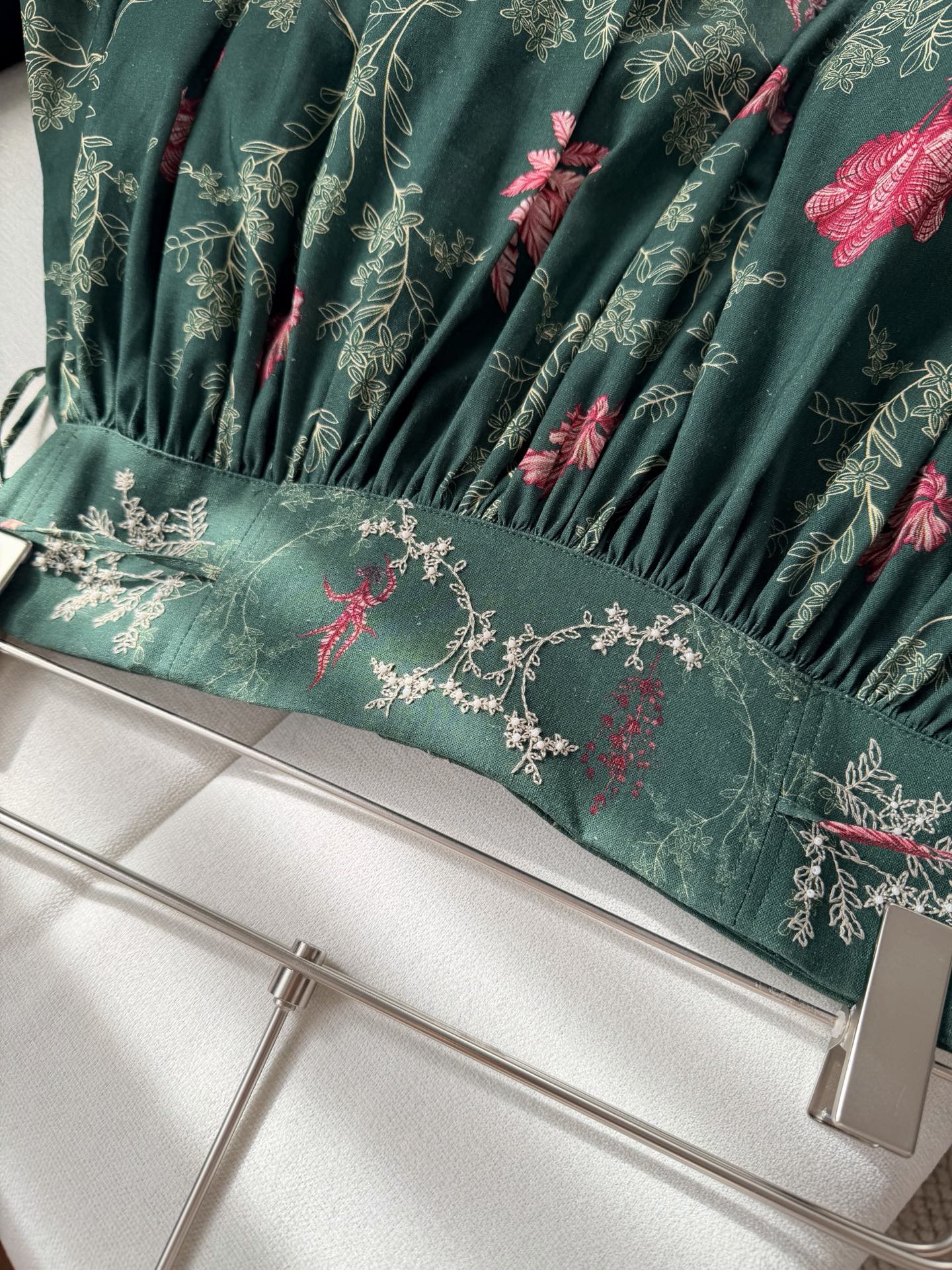 现货‼️‼️/半裙✨来自南美洲哥伦比亚的Agua～亚麻腰果热带印花，腰间手摇绣花钉珠点缀，是那种有设计感