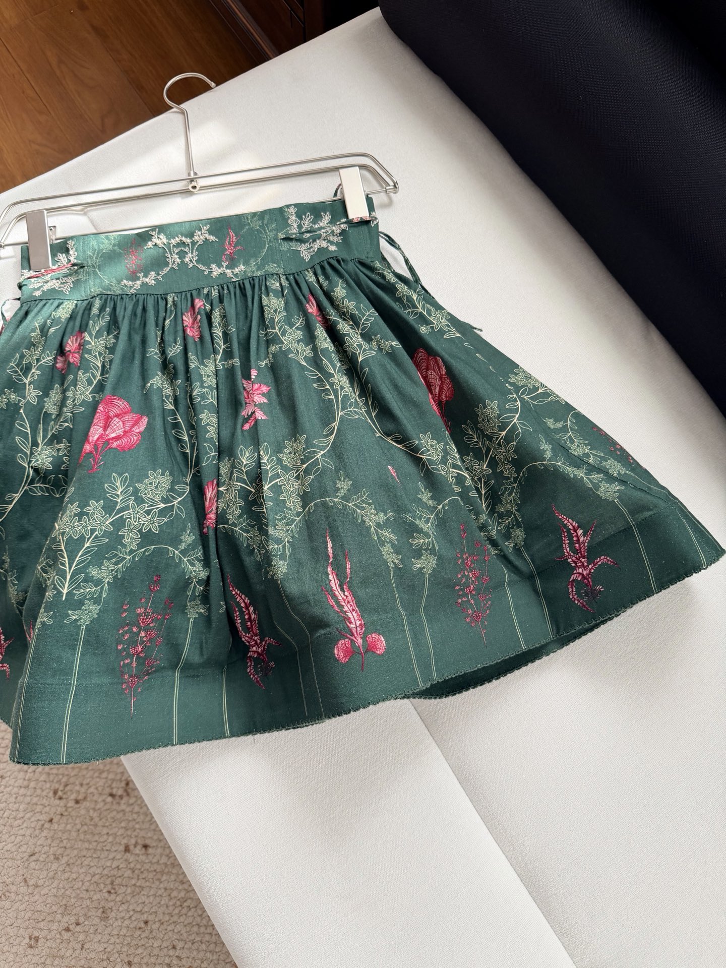 现货‼️‼️/半裙✨来自南美洲哥伦比亚的Agua～亚麻腰果热带印花，腰间手摇绣花钉珠点缀，是那种有设计感