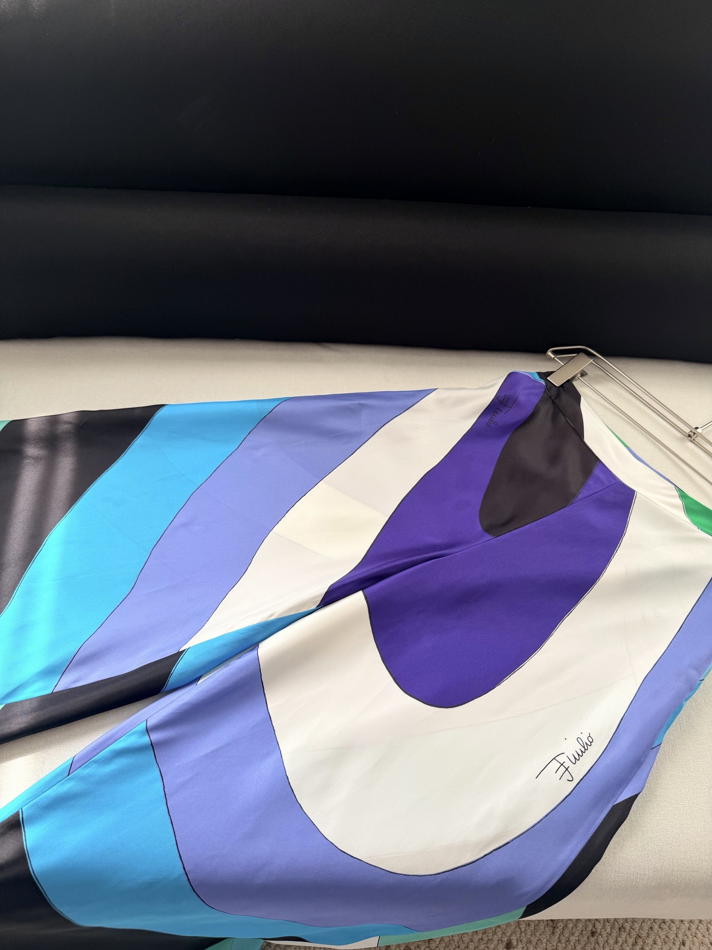 现货‼️‼️/Maddalena真丝阔腿裤✨100%重磅斜纹真丝、宽腿侧拉链开合，采用全身印花制成，不同