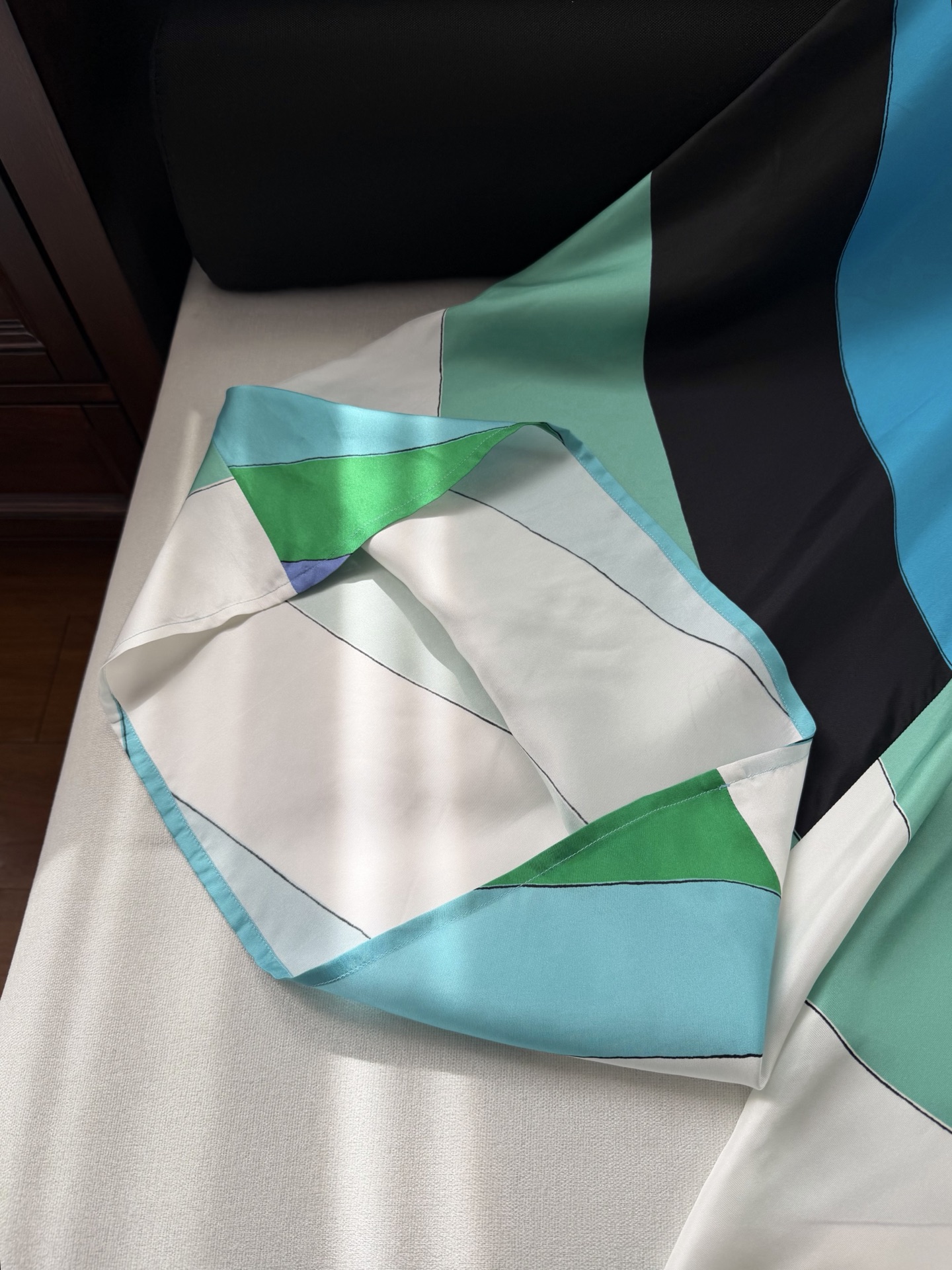 现货‼️‼️/Maddalena真丝阔腿裤✨100%重磅斜纹真丝、宽腿侧拉链开合，采用全身印花制成，不同