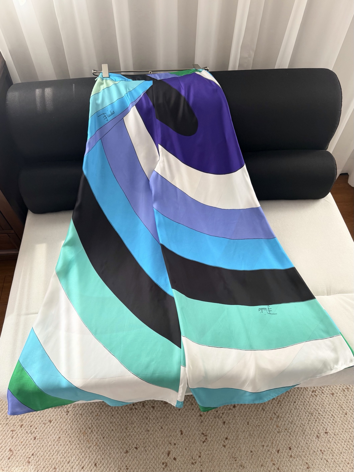 现货‼️‼️/Maddalena真丝阔腿裤✨100%重磅斜纹真丝、宽腿侧拉链开合，采用全身印花制成，不同