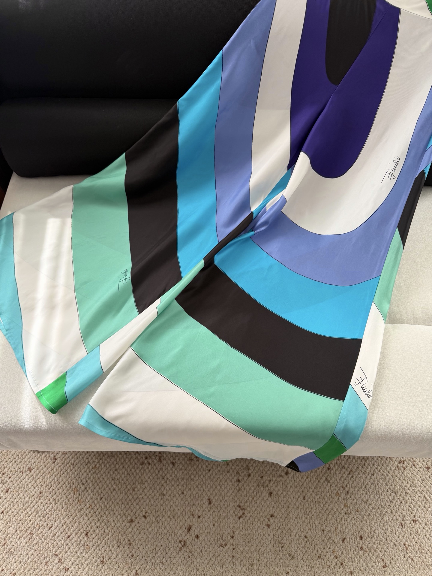 现货‼️‼️/Maddalena真丝阔腿裤✨100%重磅斜纹真丝、宽腿侧拉链开合，采用全身印花制成，不同