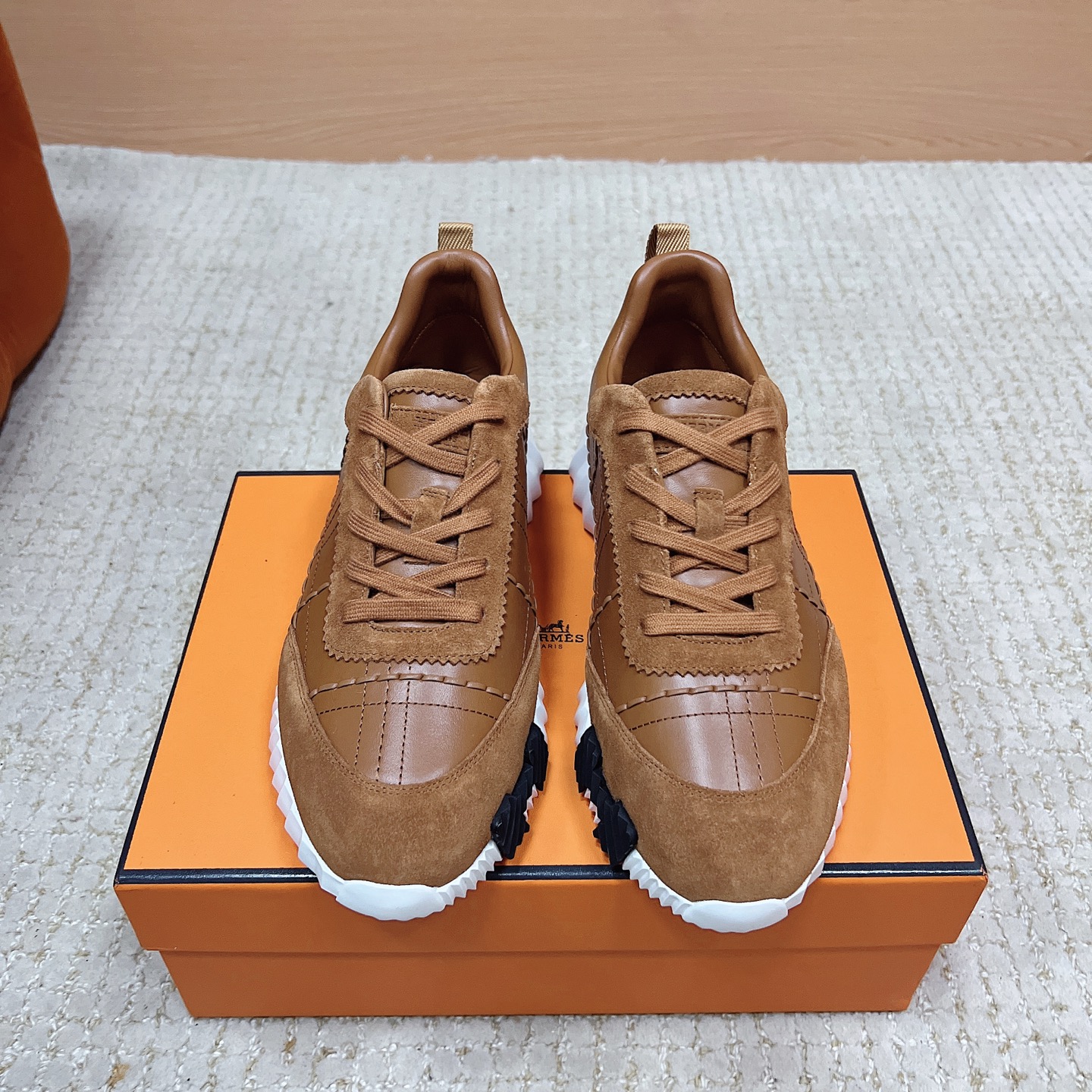 NO:819098,Upgraded version!  herme…sss26new arrival~ The most popular couple’s model at the counter, the first choice for H family’s distribution!  It is a classic Hermès model. It comes out in many colors every season. It is definitely one of the most worth buying products. If you have ever met a god or goddess, don’t miss it!  !  It is super light and comfortable. It is not tiring after walking for a long time. It is not expensive. There is a small loop on the back to assist in wearing shoes. Top quality 35-44, can be customized 45 46 Men's 20, casual shoes/sports shoes, hermes, hermes, sneakers19860909升级版！herme…s ss26new arrival～ 专柜大热情侣款,H家配货首选鞋履！ 是爱马仕经典款 每一季都会出很多颜色 绝对是最值得买的配货之一 有遇到的男神女神!真的不要错过！！ 他超轻、超舒适 走久不累、价格不贵 后面还有个辅助穿鞋的小圈 顶级精品 35-44,可定做45 46 男款20,休闲鞋/运动鞋,hermes,hermes,sneakers,Women's Shoes