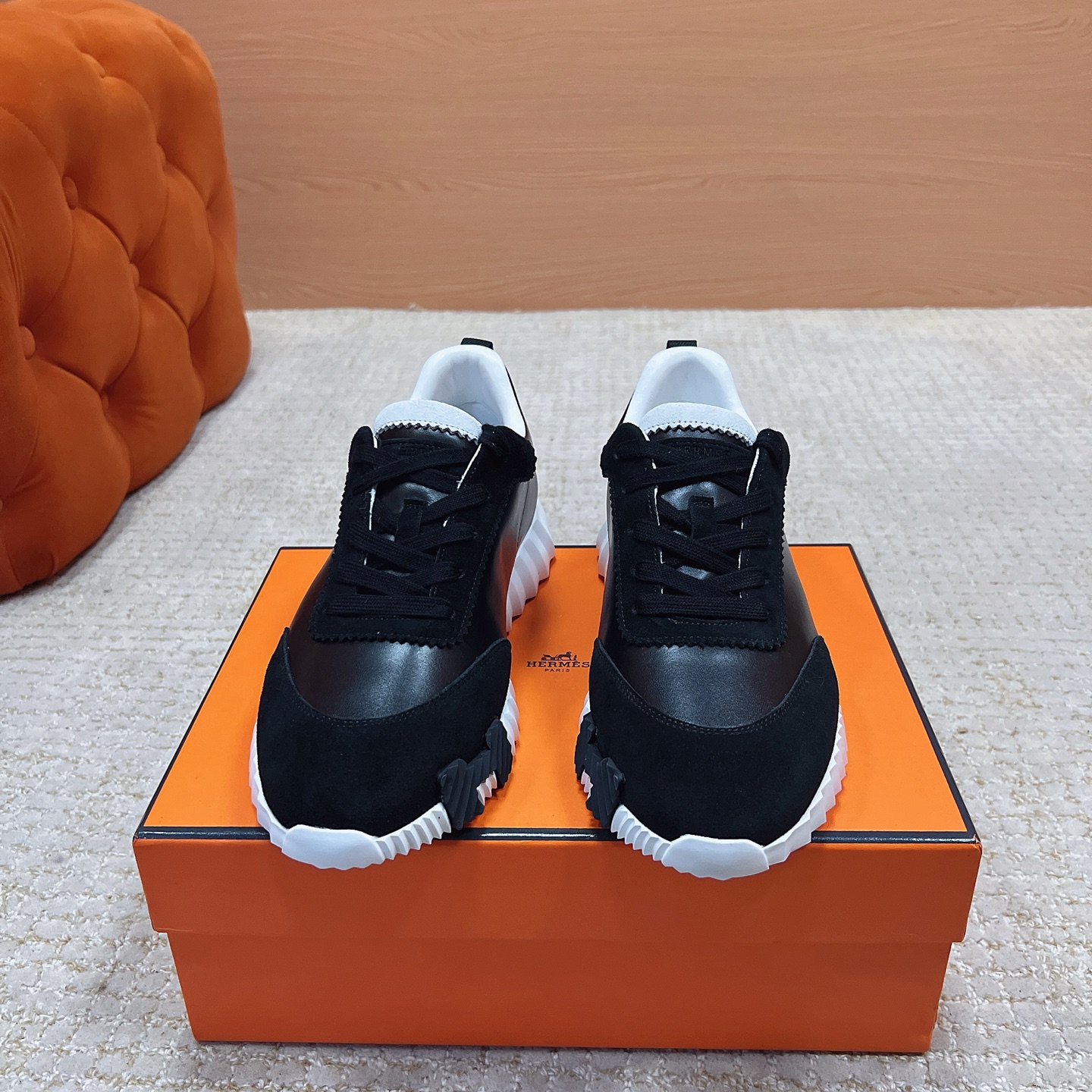 NO:819083,Upgraded version!  Stocks are always in stock and will be shipped in 2-3 days. 20 men's models [couple models] H family 26ss early spring white shoes!  Suspension boot shape + British retro design, classic and attractive!  Original reverse mold last, ultimate 1:1 shape, imported high-end fabrics showing exquisite texture!  Open the mold to customize the A-level high-density private mold outsole with luxurious packaging!  - Unique quality, 35-44 can be customized to 45.46, casual shoes/sports shoes, boots, sneakers19860909升级版！常备货,2-3天出货批男款20【情侣款】H家26ss早春小白鞋！经楦靴型+英伦复古设计,经典耐看！原版倒模楦型,极致1:1形体,进口高端面料呈现出精致质感！ 开模定制A级高密私模大底,奢华包装！ -无二品质,35-44可定45.46,休闲鞋/运动鞋,boots,sneakers,Women's Shoes