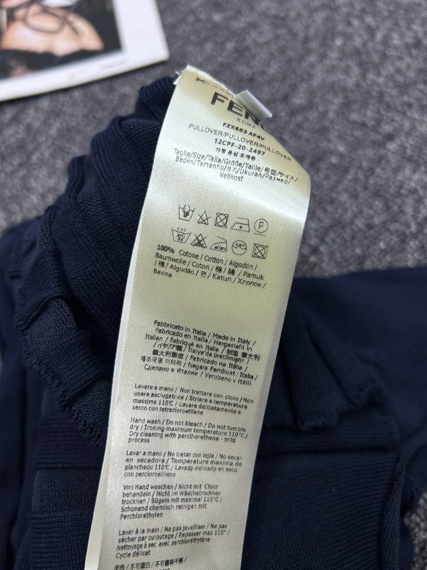 “FENDI F Original Femininity Dress: Dynamic Design for Female Charisma” - 图片 9