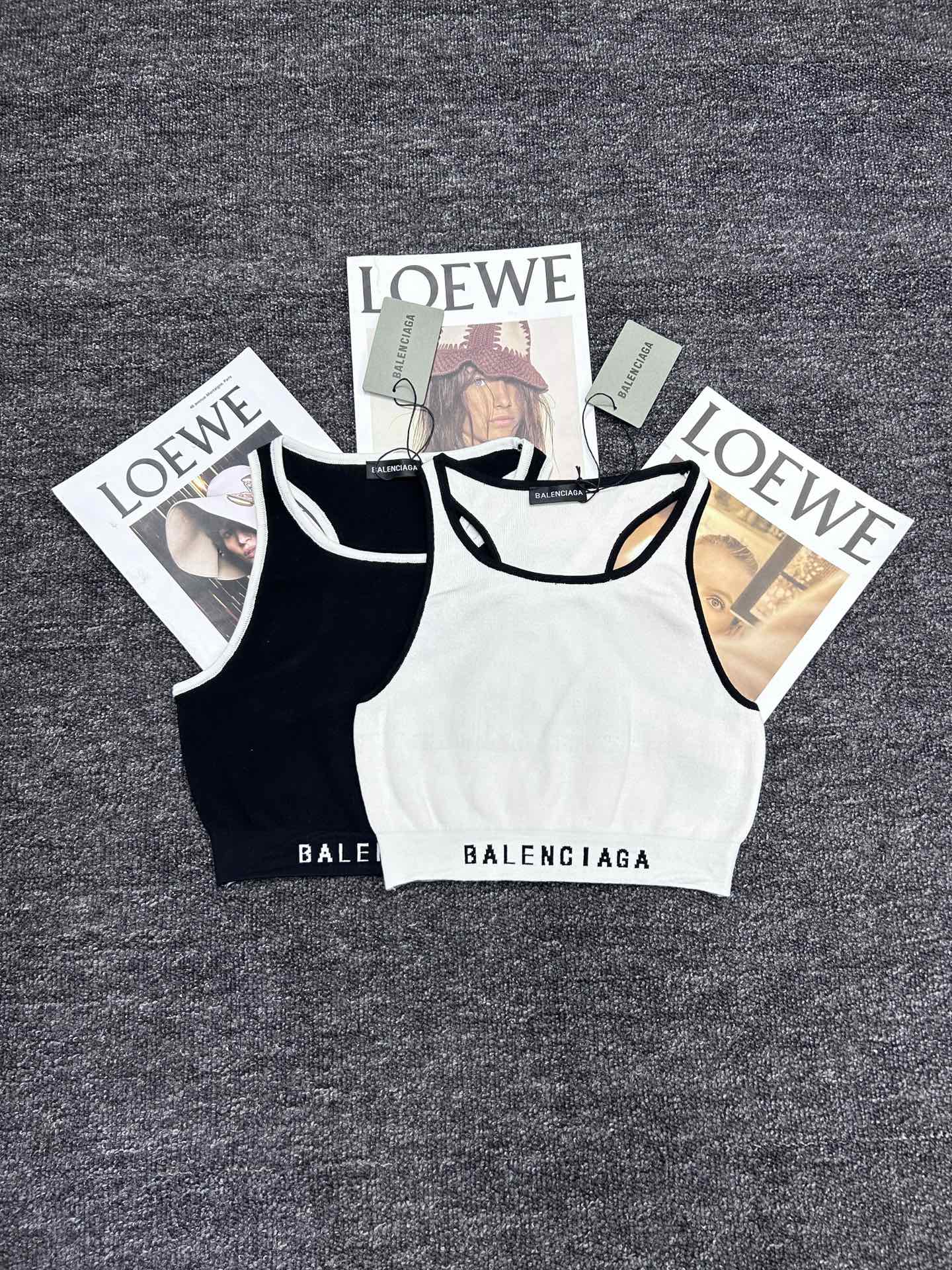 Stylish Sports Vest with Parisian Letters for Bad-Ass Girls: Fashionable and Functional Combination