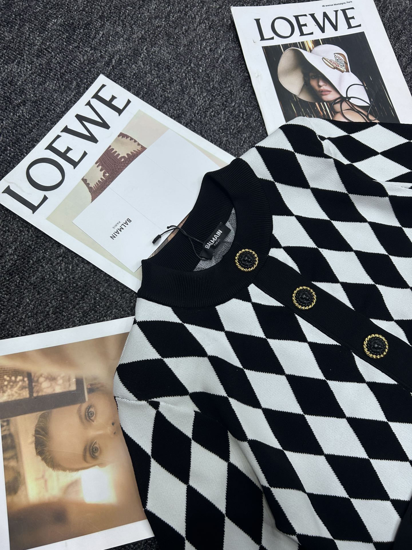 Fashionable One-Size-Fits-All Dress with BALMAIN Black Beringer Shirt – Elegant and Attractive Design - 图片 4