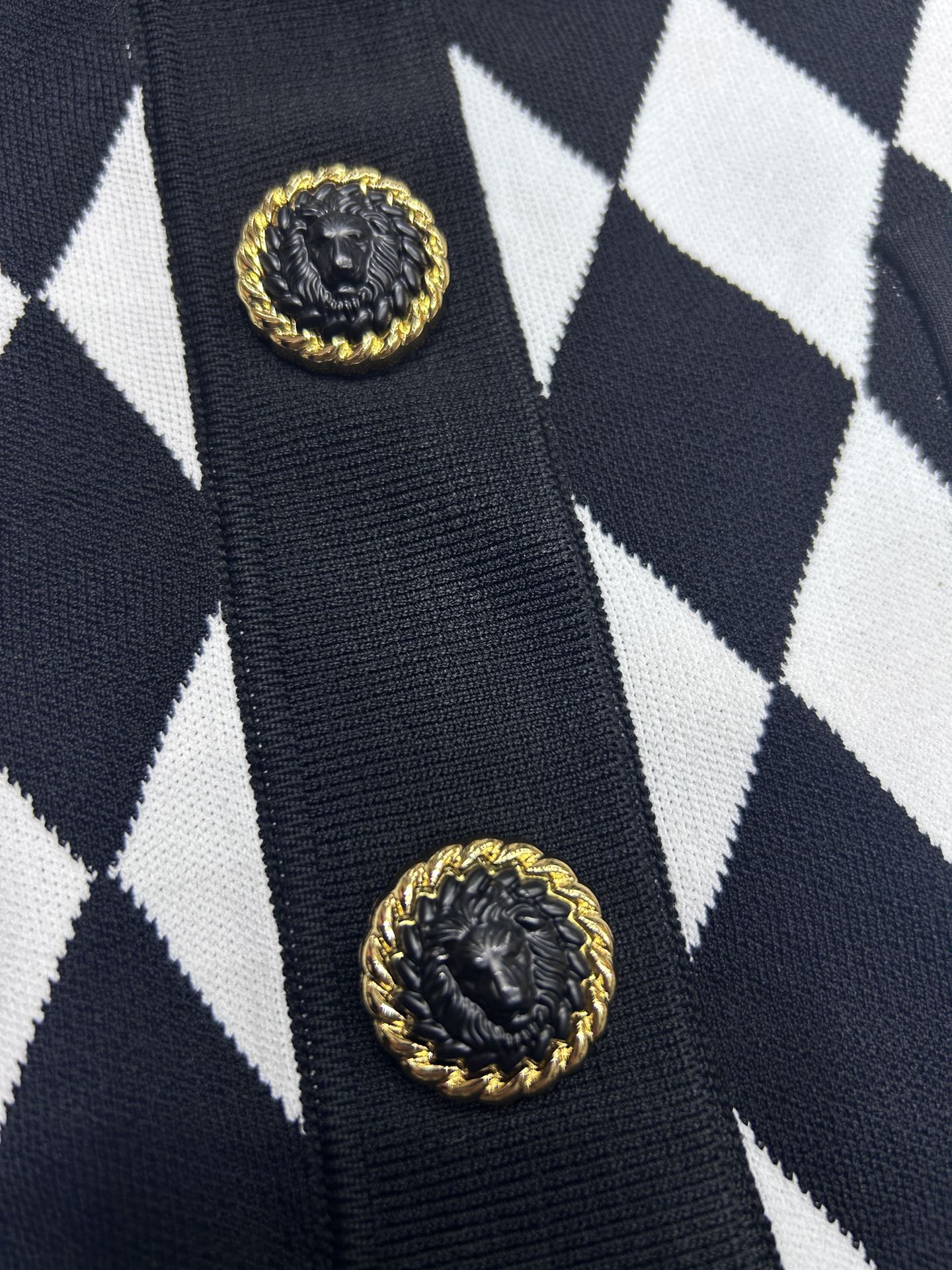 Fashionable One-Size-Fits-All Dress with BALMAIN Black Beringer Shirt – Elegant and Attractive Design - 图片 6