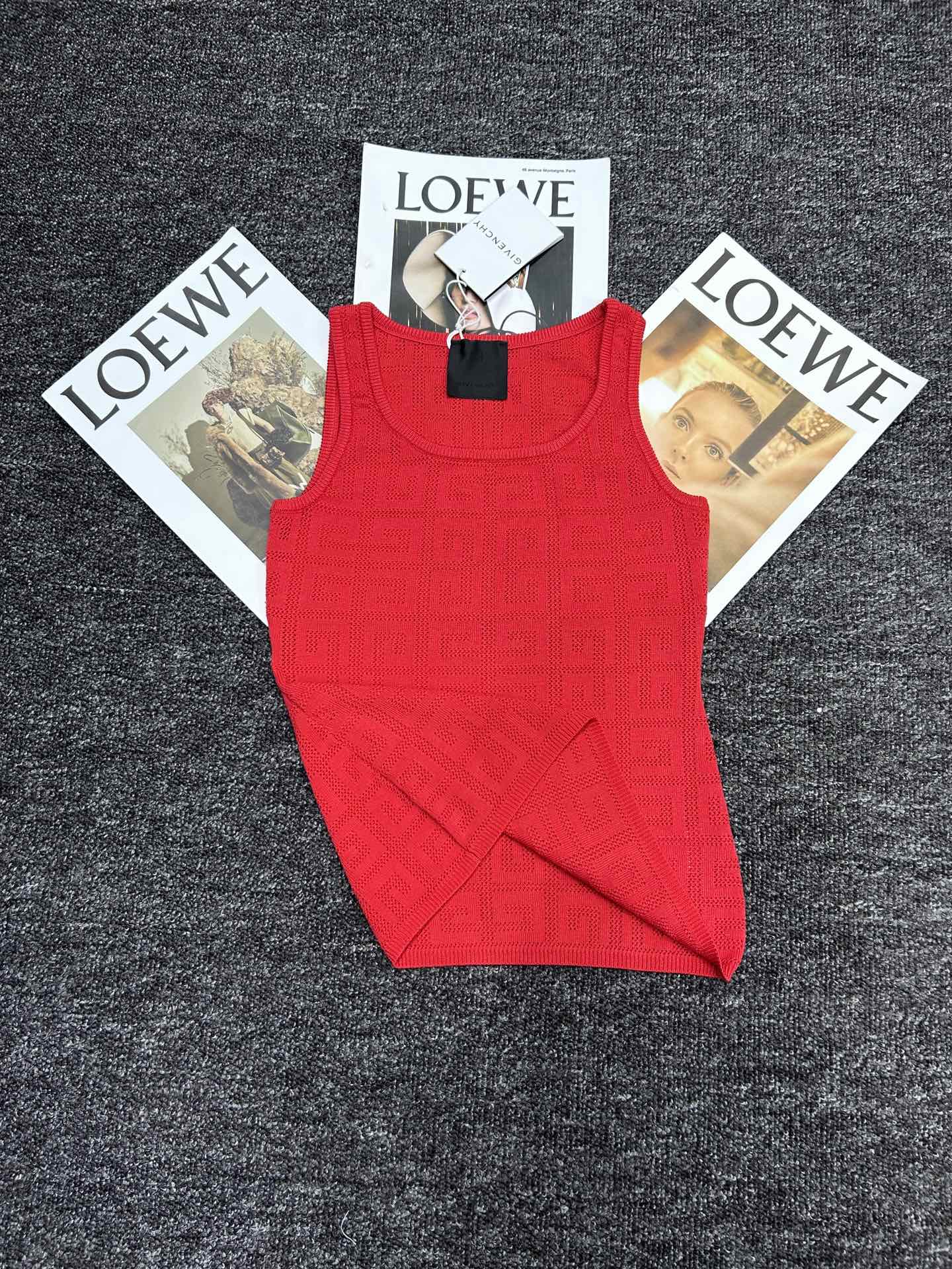 Elegant Original Scavenging Female Suit with GIVENCHY and Vanhish Emptiness Vest - 图片 7