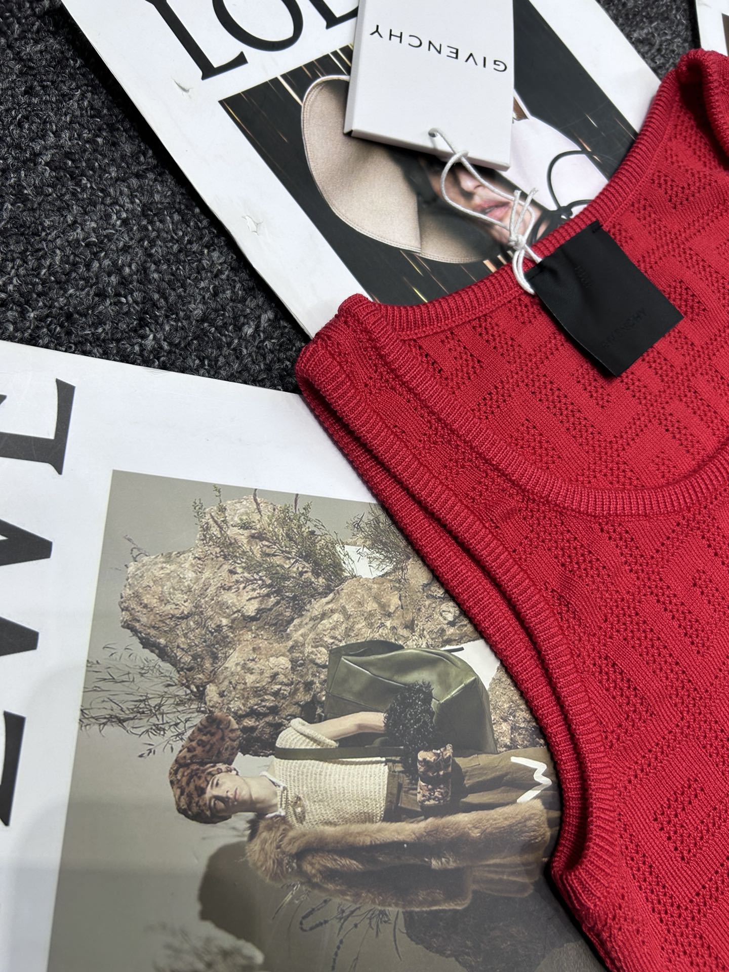 Elegant Original Scavenging Female Suit with GIVENCHY and Vanhish Emptiness Vest - 图片 6