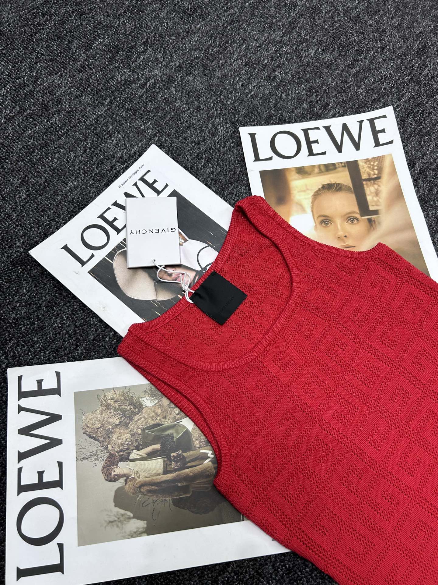 Elegant Original Scavenging Female Suit with GIVENCHY and Vanhish Emptiness Vest - 图片 5