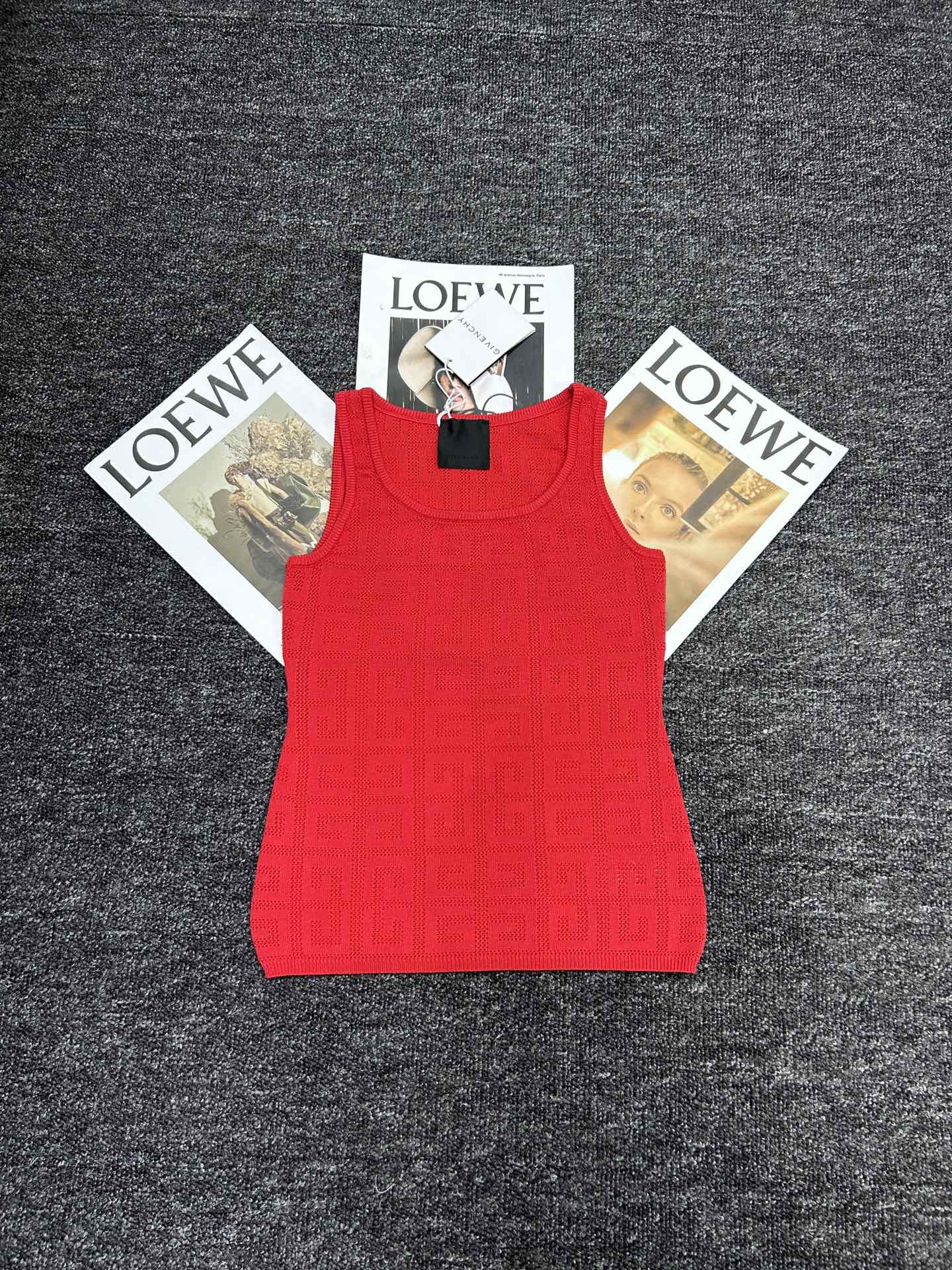 Elegant Original Scavenging Female Suit with GIVENCHY and Vanhish Emptiness Vest - 图片 2