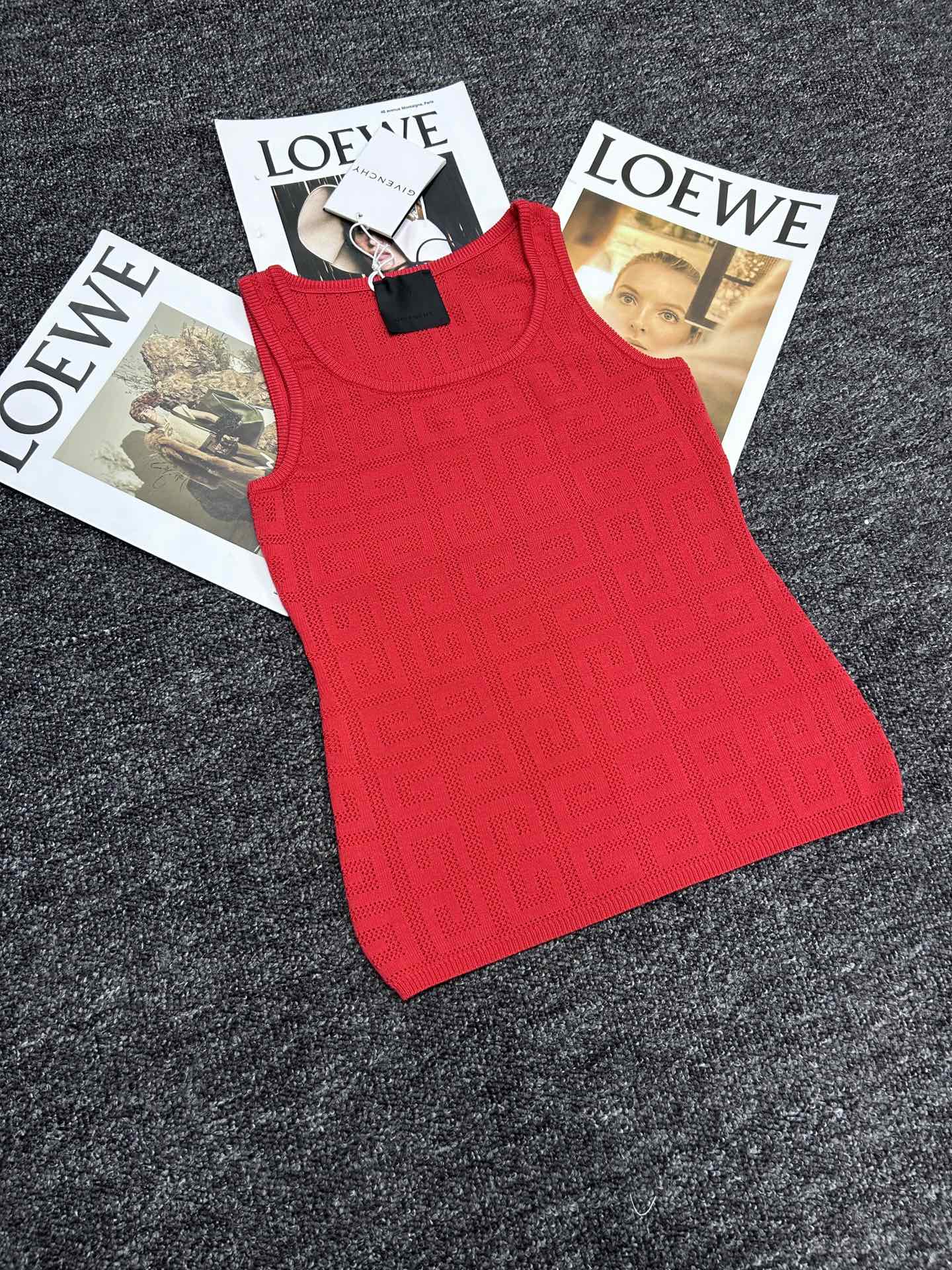 Elegant Original Scavenging Female Suit with GIVENCHY and Vanhish Emptiness Vest - 图片 3