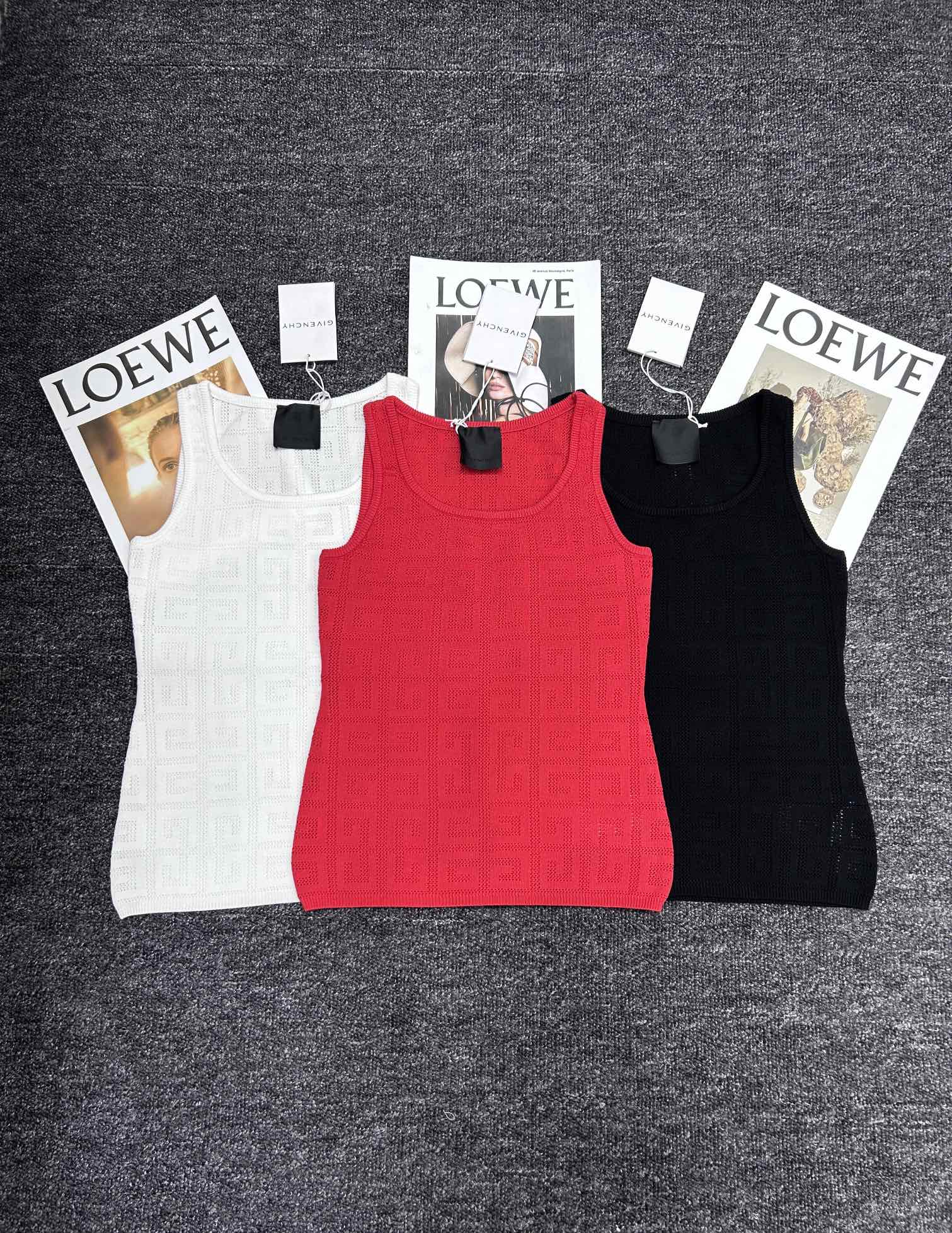 Elegant Original Scavenging Female Suit with GIVENCHY and Vanhish Emptiness Vest