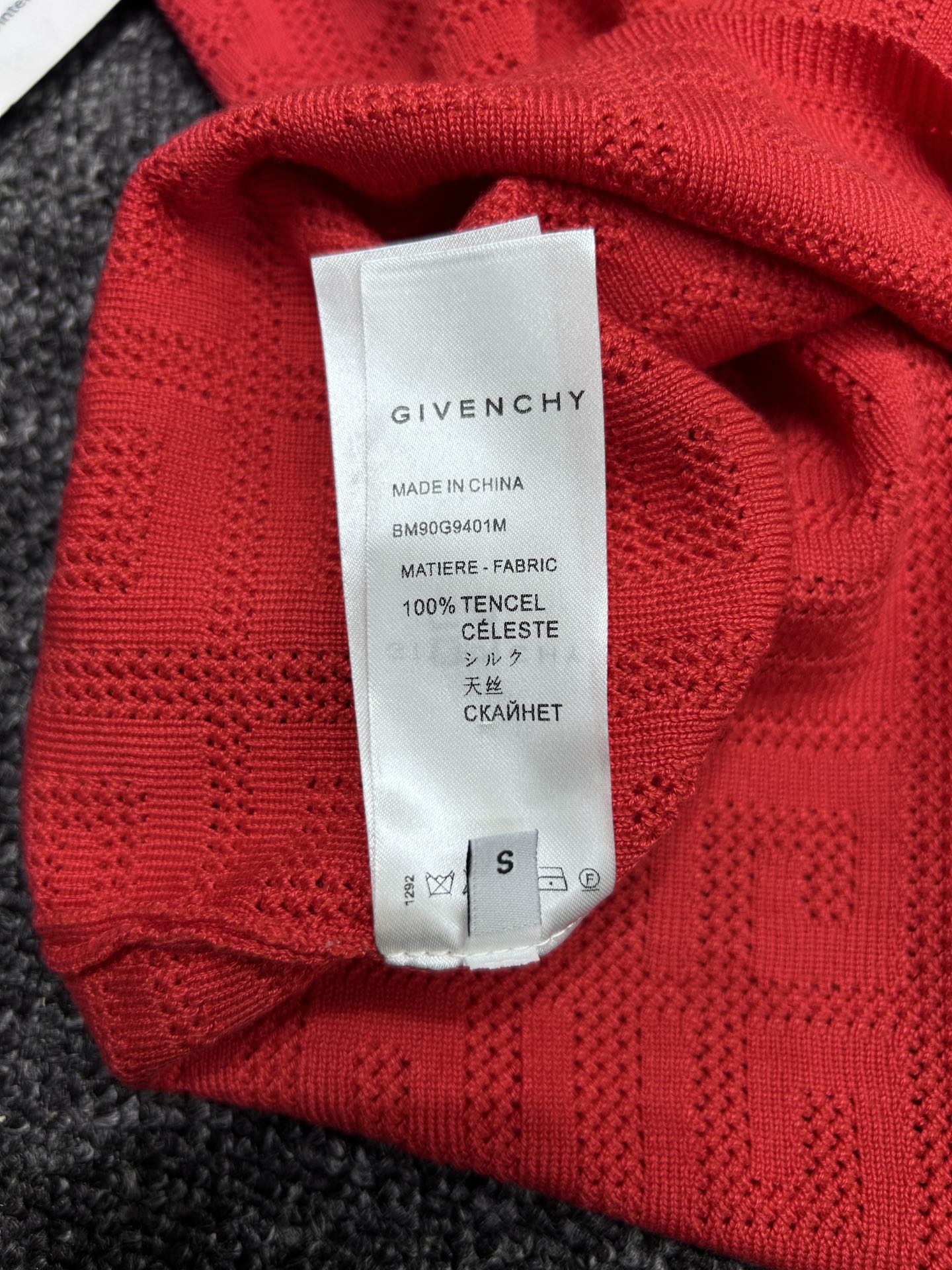 Elegant Original Scavenging Female Suit with GIVENCHY and Vanhish Emptiness Vest - 图片 9