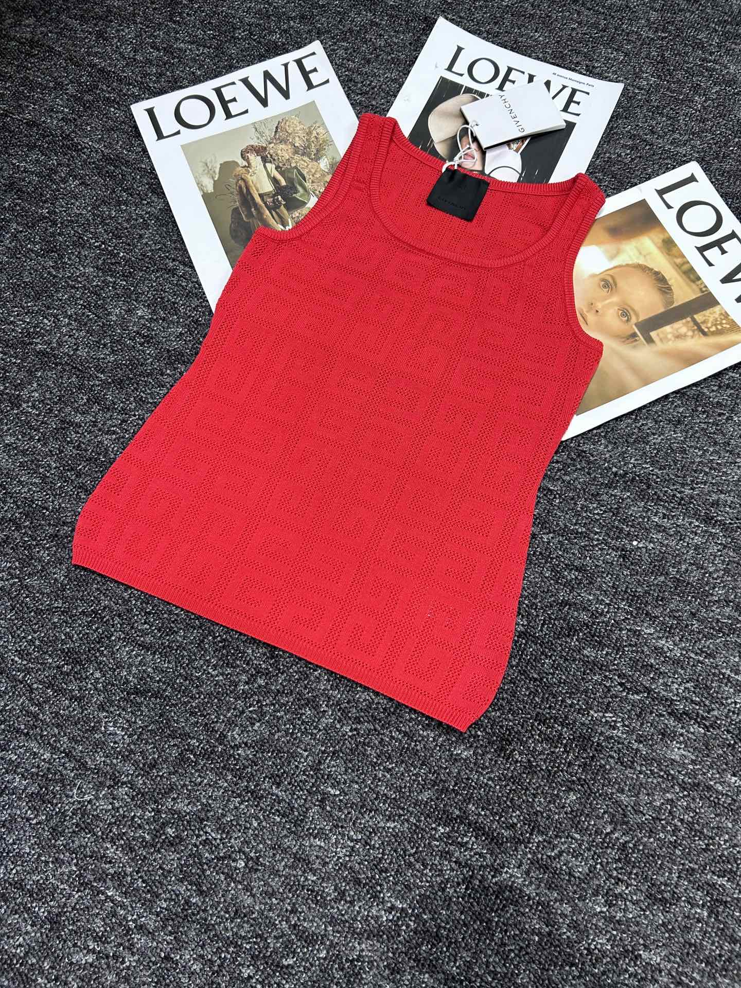 Elegant Original Scavenging Female Suit with GIVENCHY and Vanhish Emptiness Vest - 图片 4