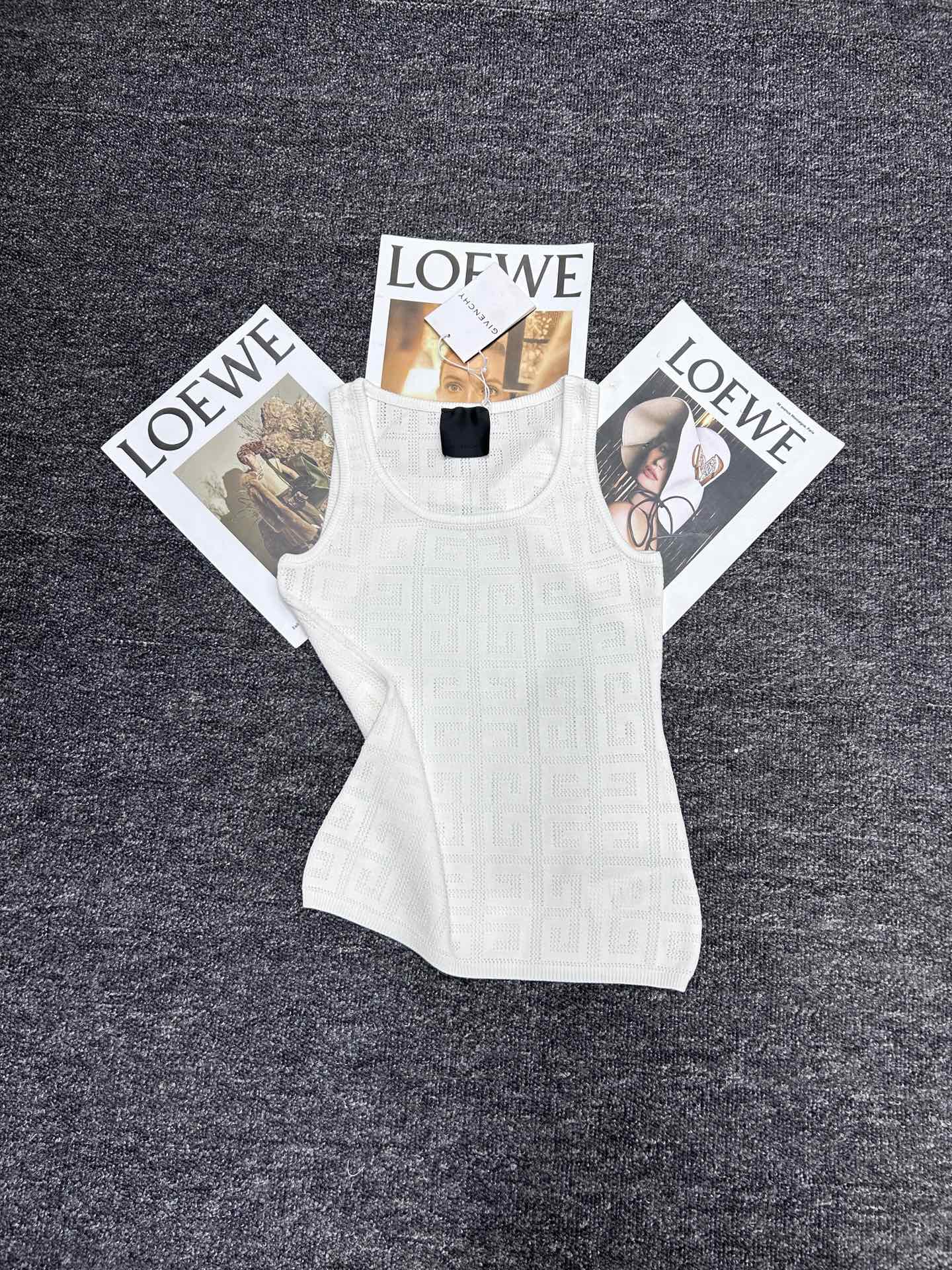 Elegant Fashion: Original Scavenging Female Suit with GIVENCHY and Vanhish Emptiness Vest - 图片 7