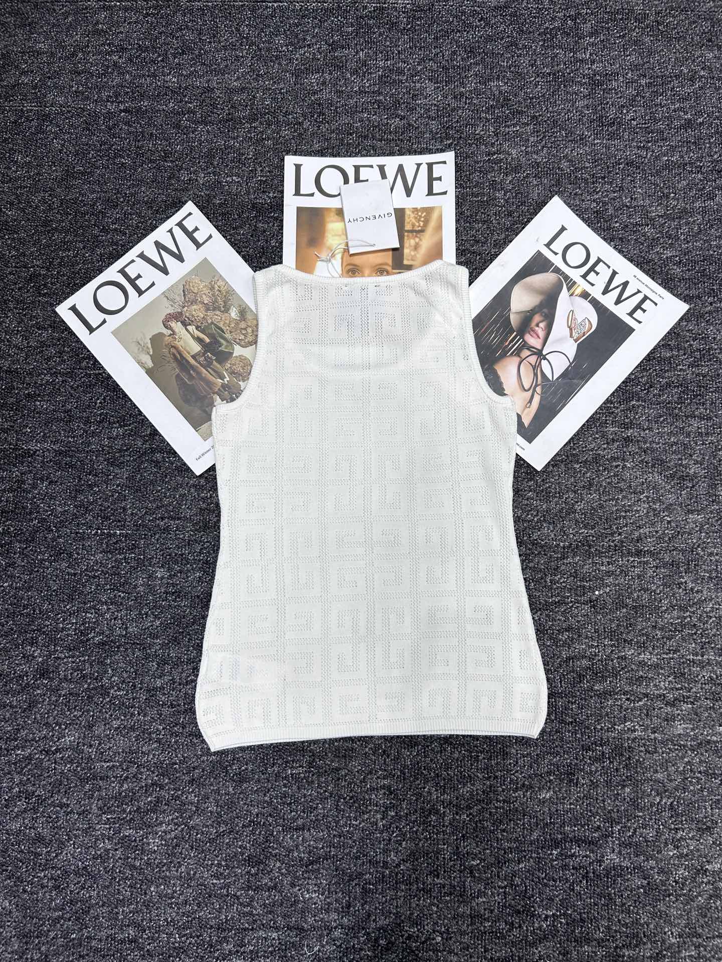 Elegant Fashion: Original Scavenging Female Suit with GIVENCHY and Vanhish Emptiness Vest - 图片 8
