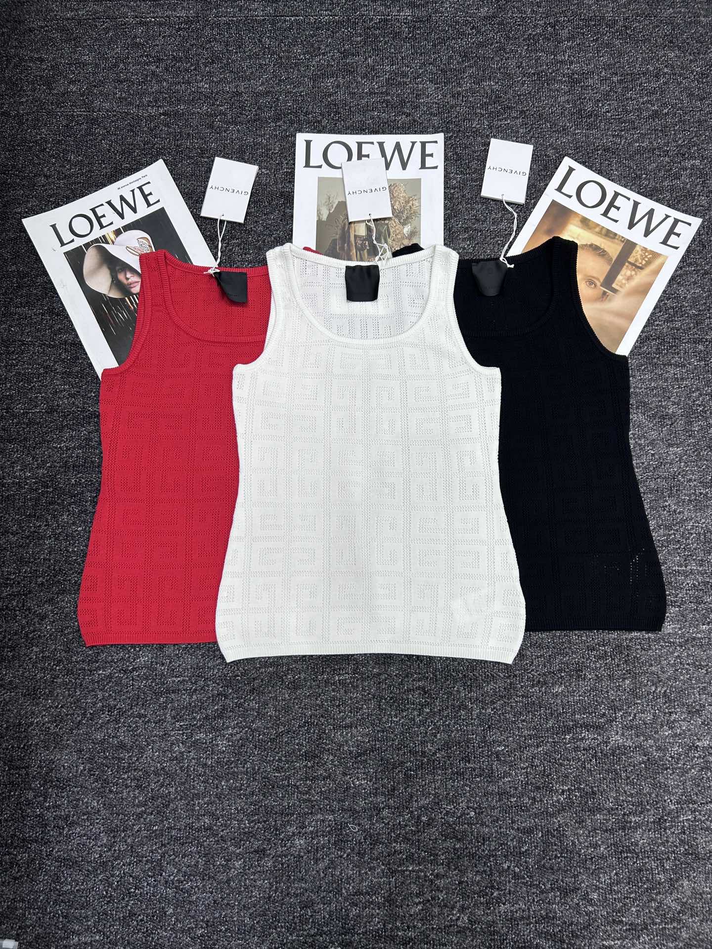 Elegant Fashion: Original Scavenging Female Suit with GIVENCHY and Vanhish Emptiness Vest - 图片 1