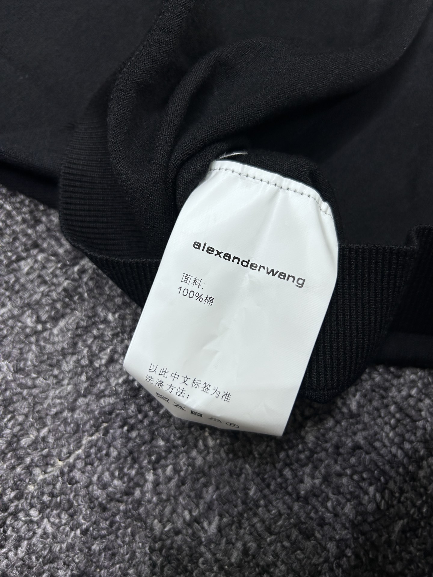 “Women’s Fashion Upgrade: Wang & Alexander’s Elegant Short-Sleeved Dress with Tweaked Flower Design” - 图片 9