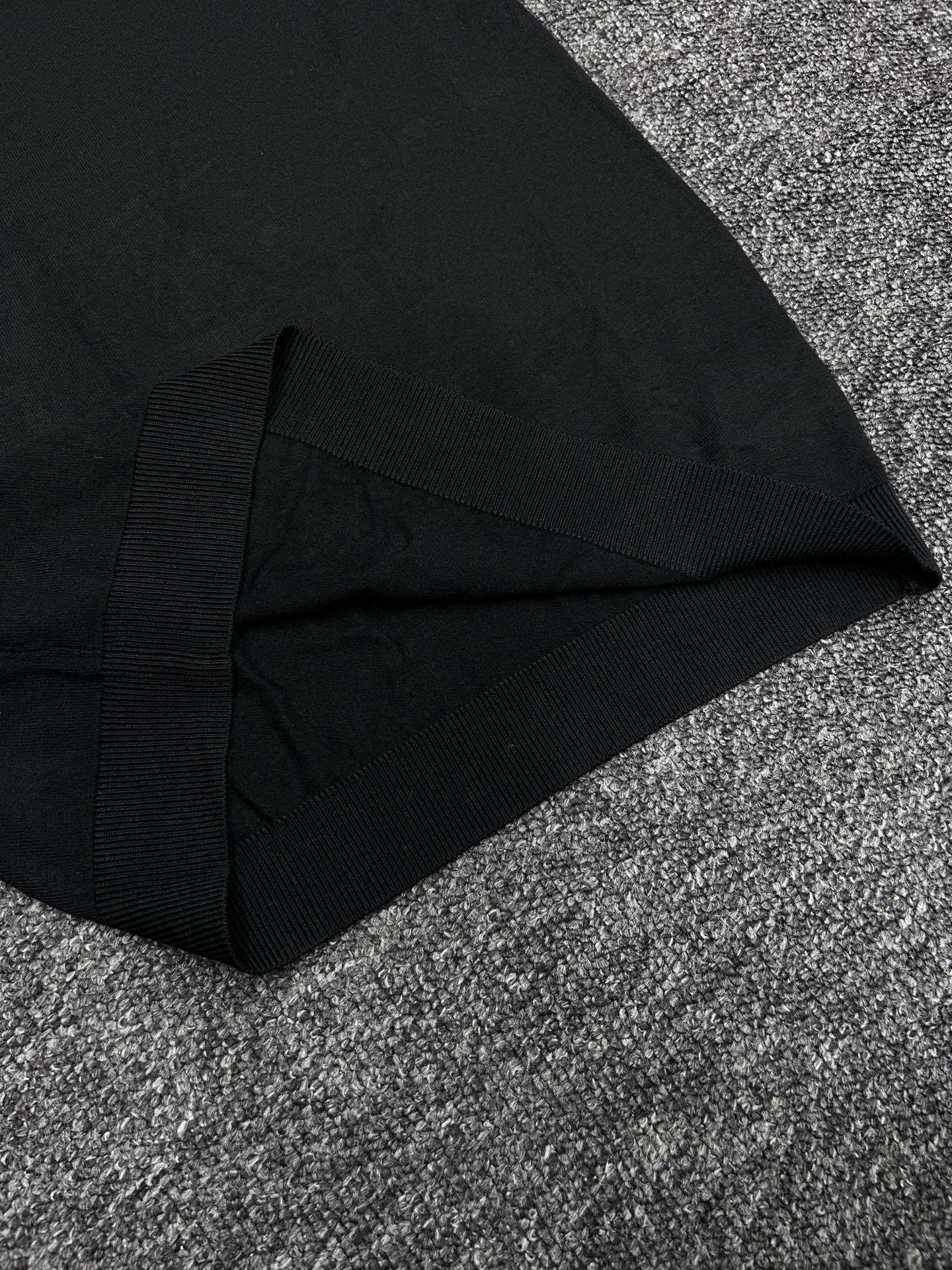 “Women’s Fashion Upgrade: Wang & Alexander’s Elegant Short-Sleeved Dress with Tweaked Flower Design” - 图片 7