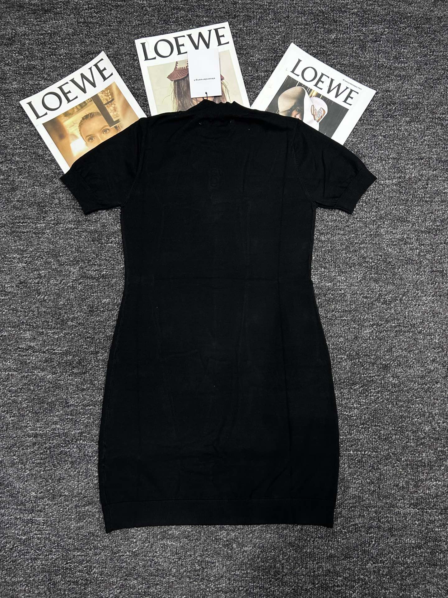 “Women’s Fashion Upgrade: Wang & Alexander’s Elegant Short-Sleeved Dress with Tweaked Flower Design” - 图片 8