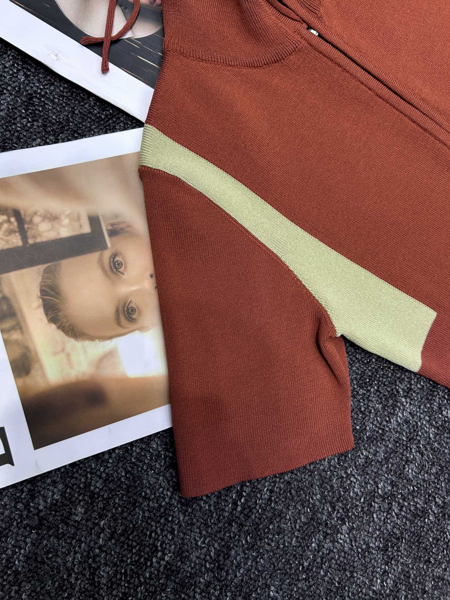 Stylish Fendi Women’s Suit: One-Size-Fits-All, Tie-Up Design, Colored Fashion - 图片 6