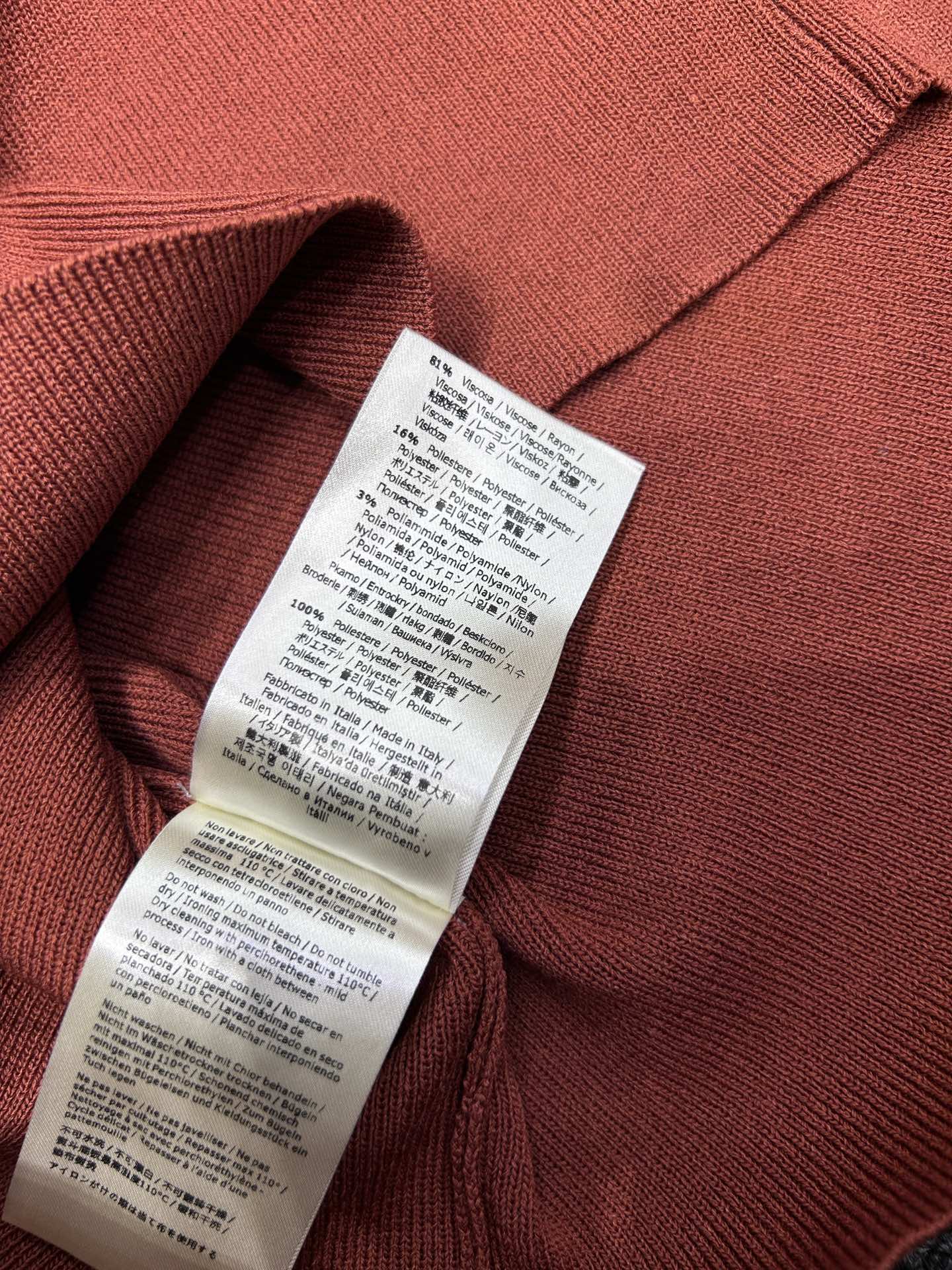 Stylish Fendi Women’s Suit: One-Size-Fits-All, Tie-Up Design, Colored Fashion - 图片 9