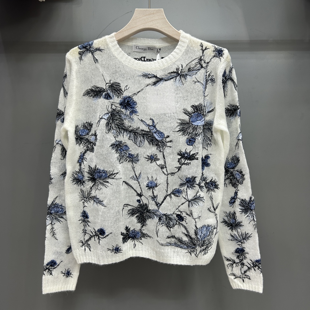 NO:577399,Dior Dior's new knitted long sleeves are covered with exquisite embroidery flowers, blending leisure and fashion trends, simple yet stylish, showing unique charm.,, dior, dior, alexander wang19860909Dior迪奥新款针织长袖,满身精致刺绣花,融合休闲与时尚潮流,简约而不失格调,尽显独特魅力.,,dior,dior,alexander wang,Women's clothing