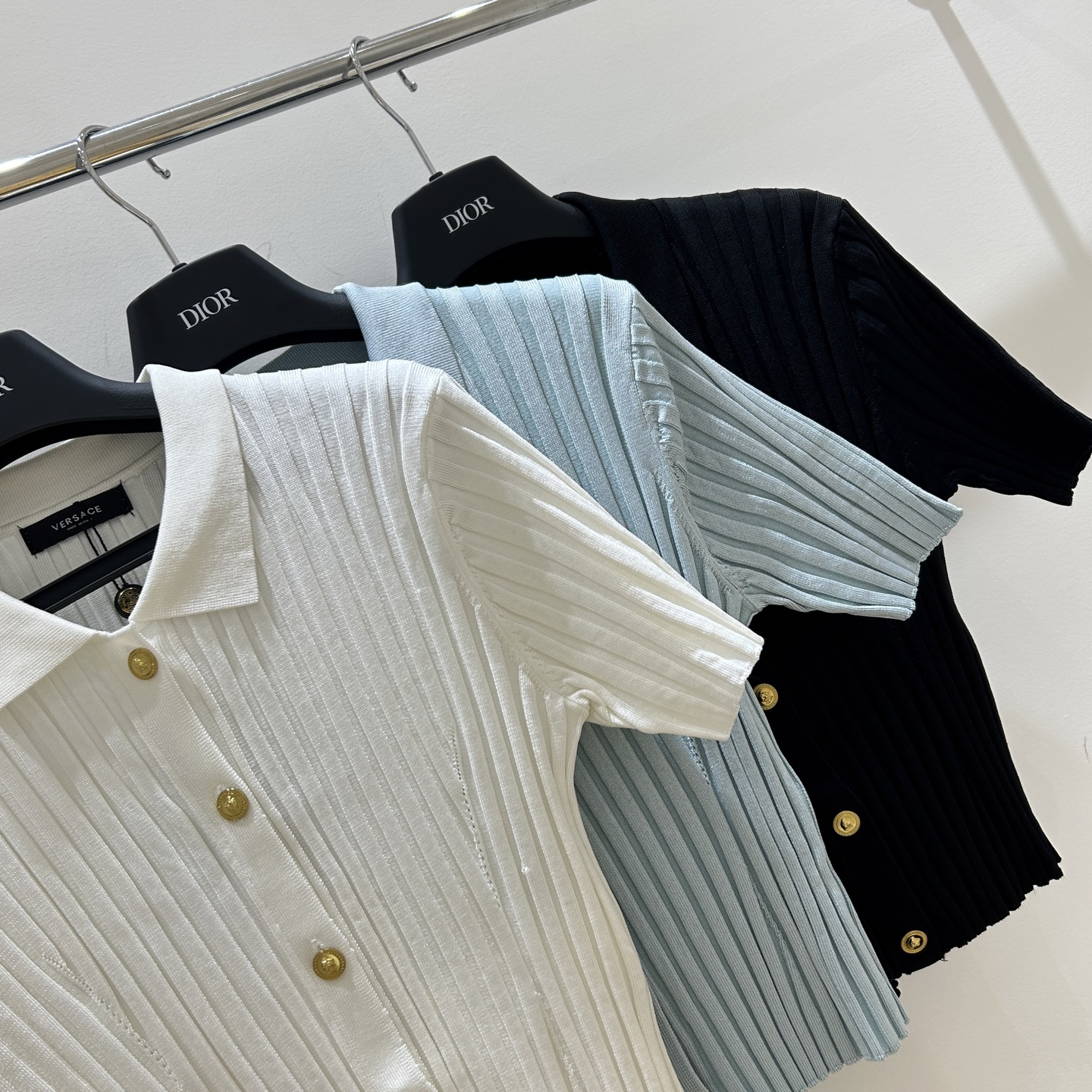 Graceful and Fashionable Women’s Suit with Van Schultzel Short Sleeves - 图片 8