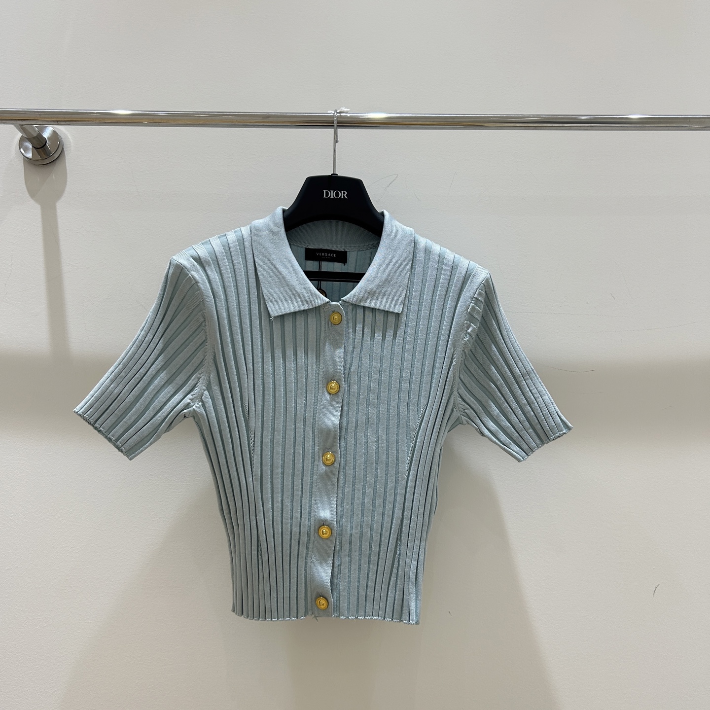 Graceful and Fashionable Women’s Suit with Van Schultzel Short Sleeves - 图片 4